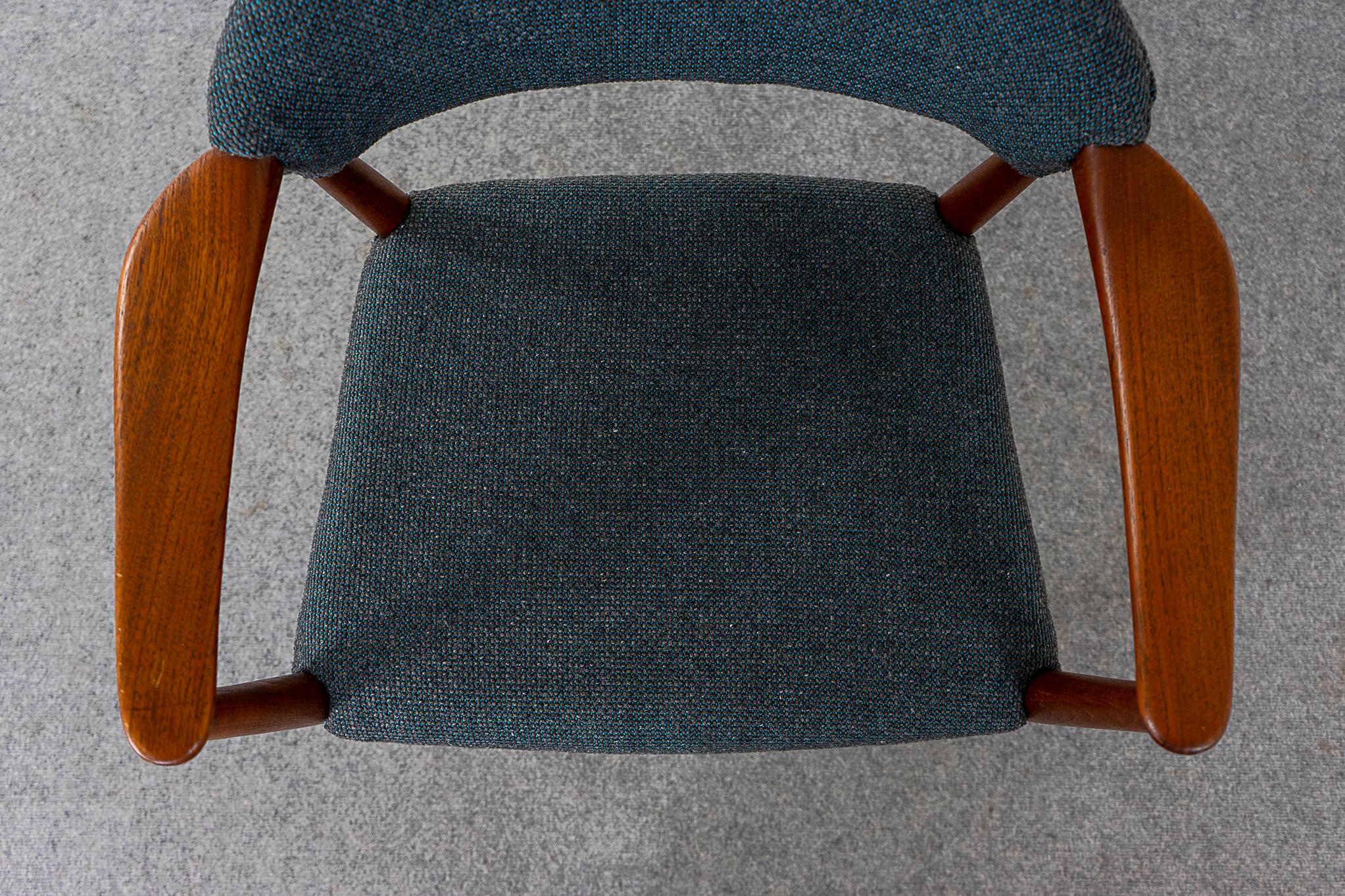 Mid-20th Century Teak Model 223 Arm Chair by Kurt Olsen For Sale
