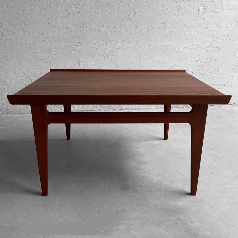 Scandinavian Modern Teak Model 534 Coffee Table by Finn Juhl for France & Son For Sale