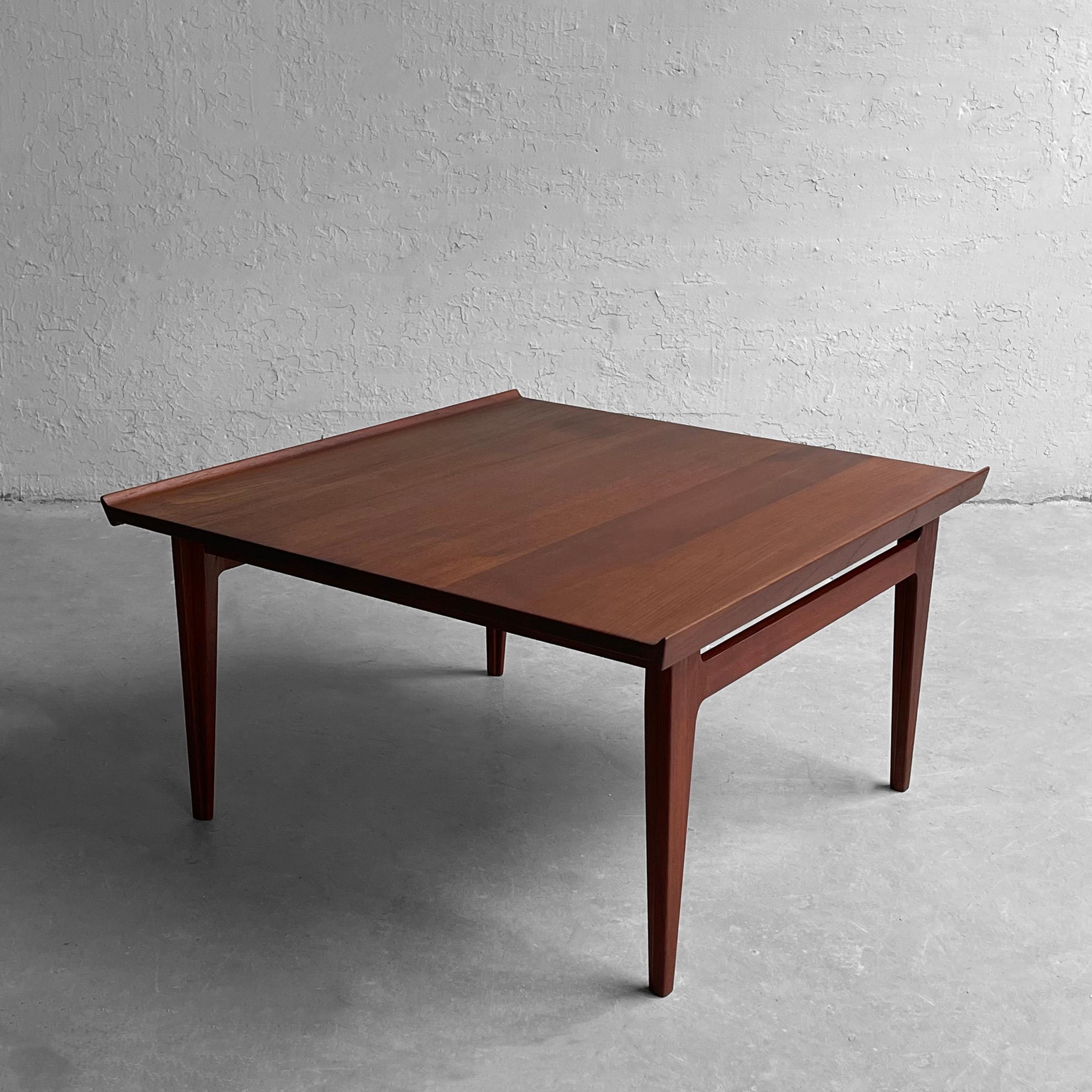 Scandinavian Modern Teak Model 534 Coffee Table by Finn Juhl for France & Son