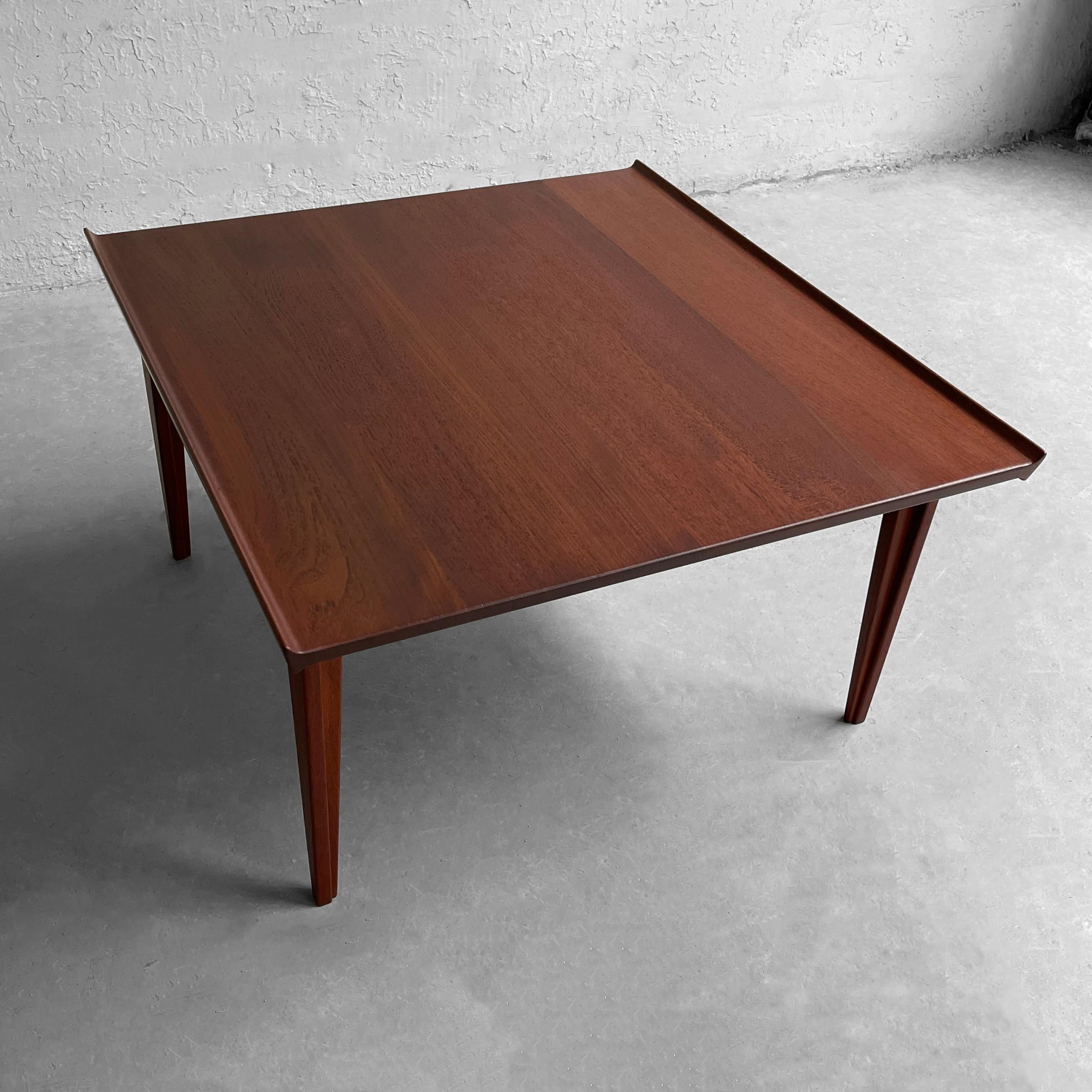 Teak Model 534 Coffee Table by Finn Juhl for France & Son In Good Condition In Brooklyn, NY