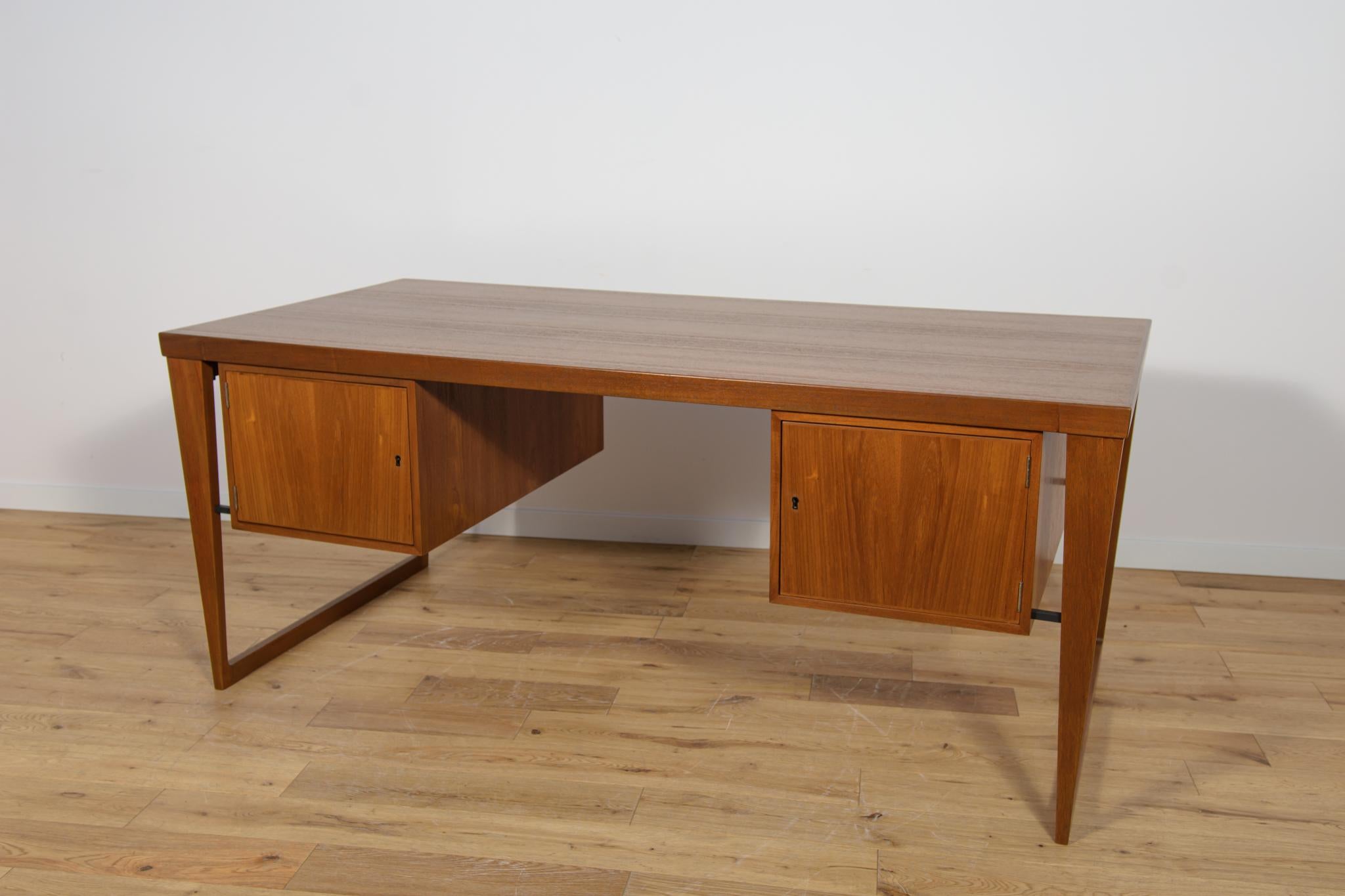 Metà XX secolo Scrivania Model 70 in teak di Kai Kristiansen per Feldballes Møbelfabrik, anni '60 in vendita