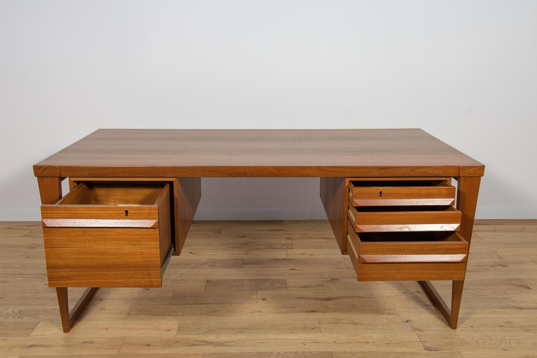 Teak Scrivania Model 70 in teak di Kai Kristiansen per Feldballes Møbelfabrik, anni '60 in vendita