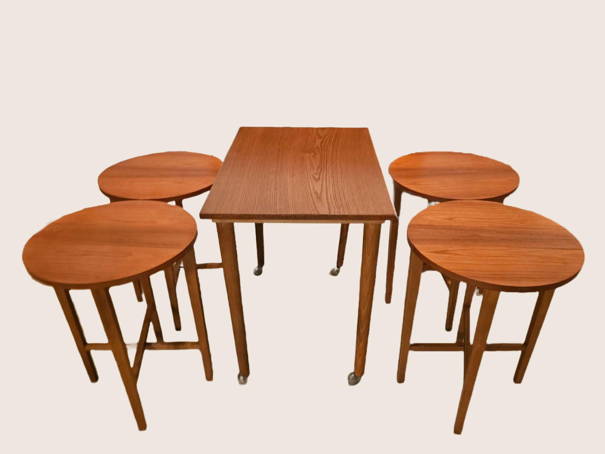 Tables gigognes en teck de Poul Hundevad, années 1960, lot de 5 Bon état - En vente à Mississauga, CA