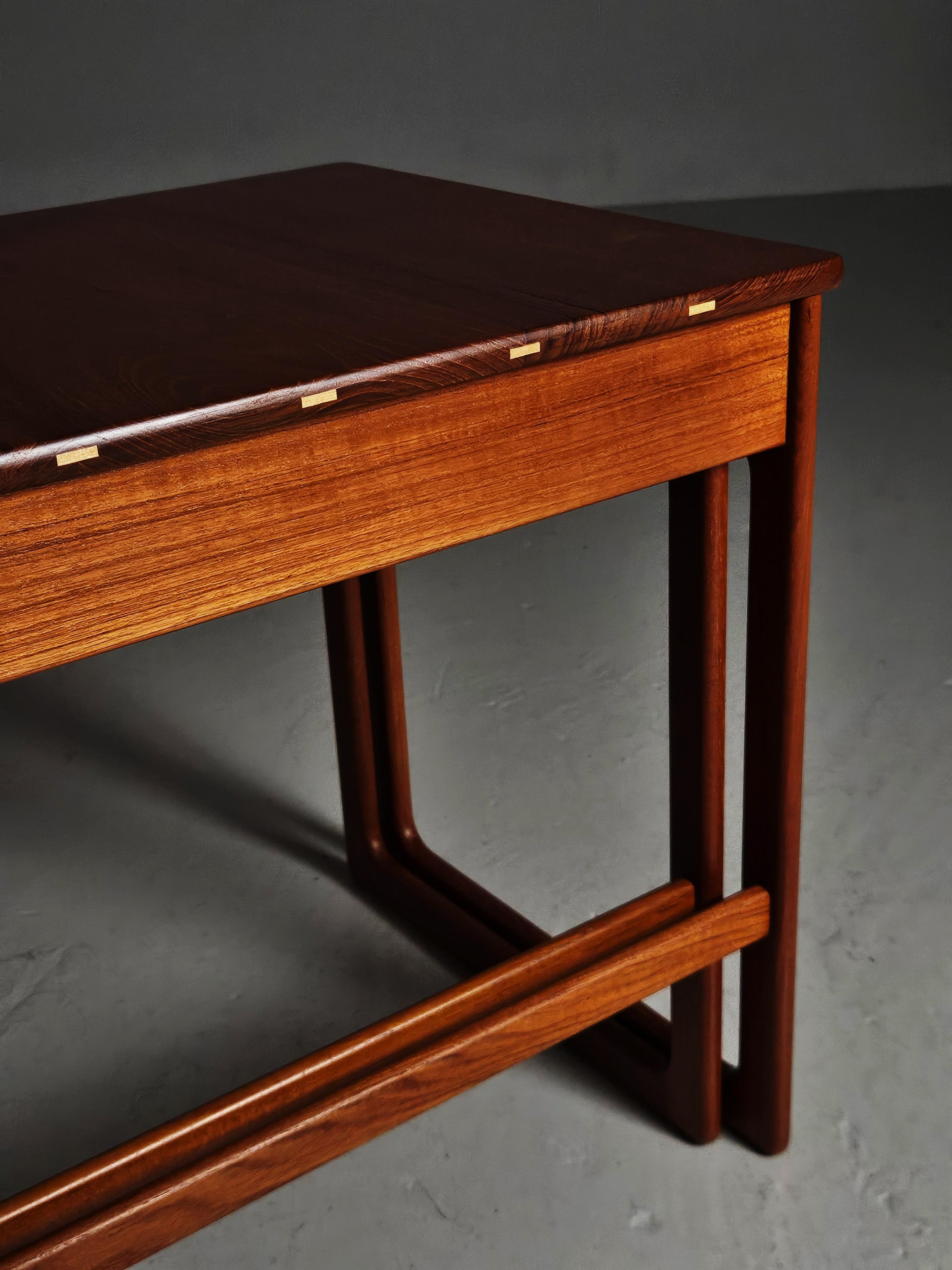 Tavolini in teak di Yngvar Sandström per Seffle Möbelfabrik, Svezia, anni '50 In condizioni buone in vendita a Eskilstuna, SE