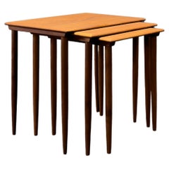 Teakholz Nesting Tische