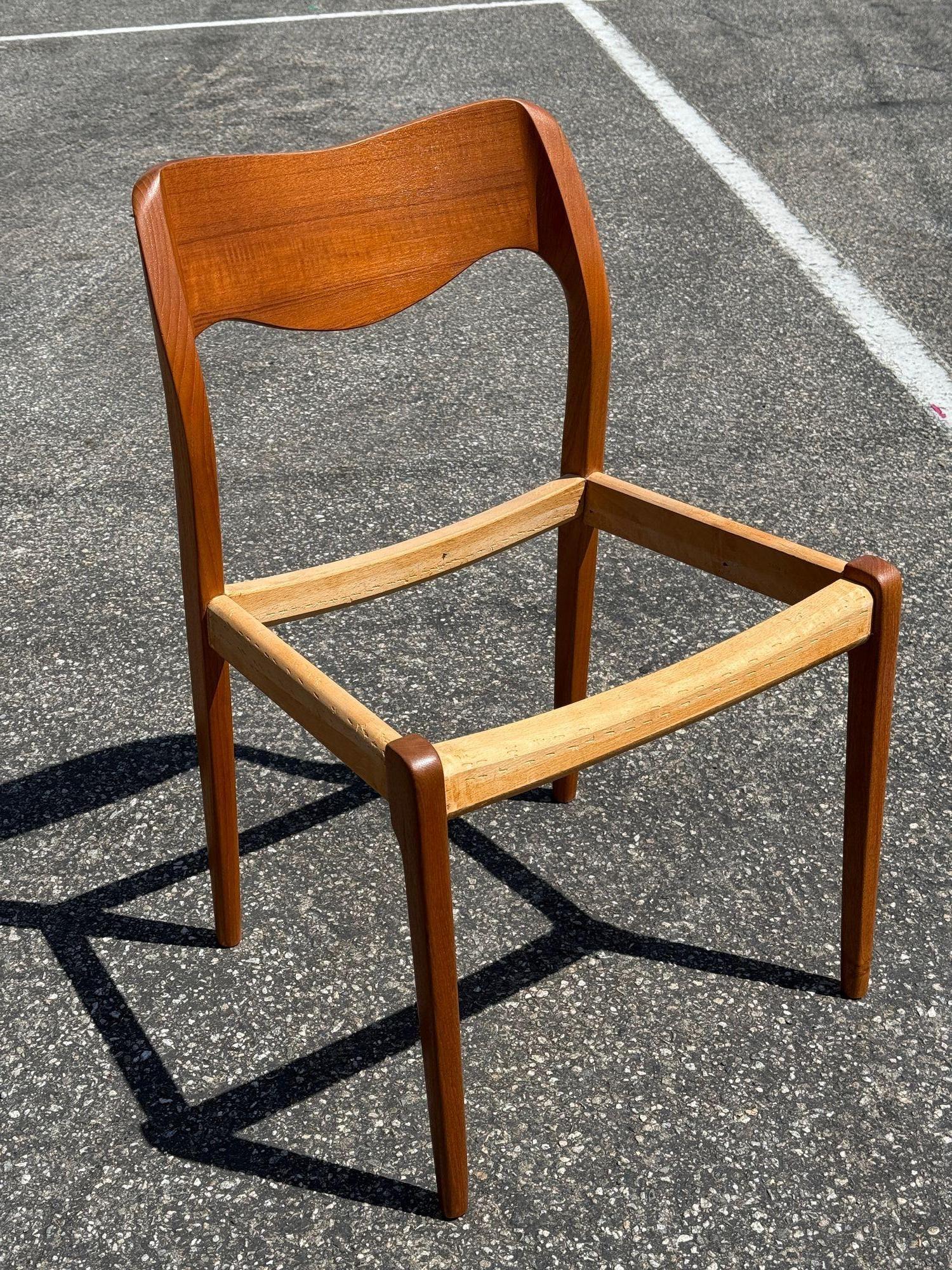 Scandinavo moderno Sedie da pranzo Niels Moller Model 71 in teak in vendita
