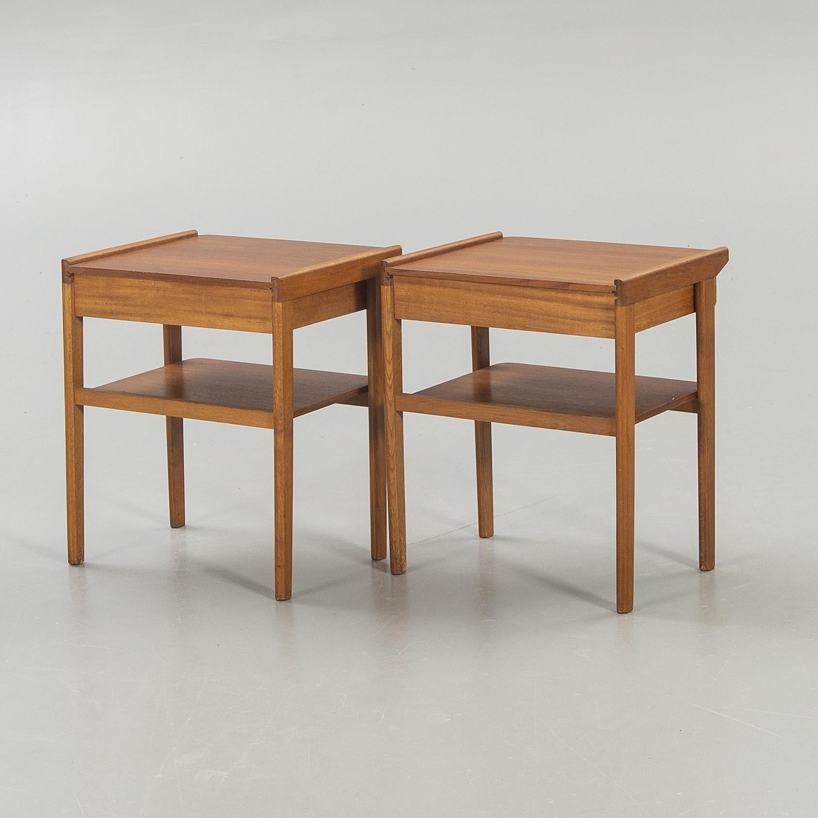 Teak nightstands a pair Anonymous Sweden 1960
a pair of nightstands with 2 drawers in Teak wood not signed.
Nice details and good vintage condition, some light scratches.