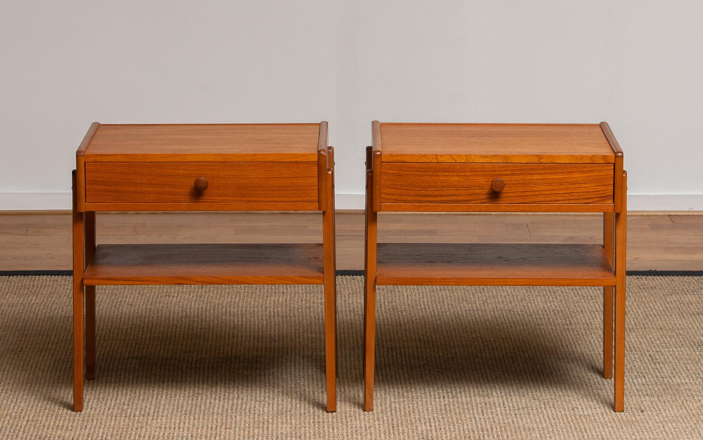 Mesillas de noche de teca Mesillas de noche de Carlström & Co Mobelfabrik Suecia 1950 en Bueno estado para la venta en Silvolde, Gelderland