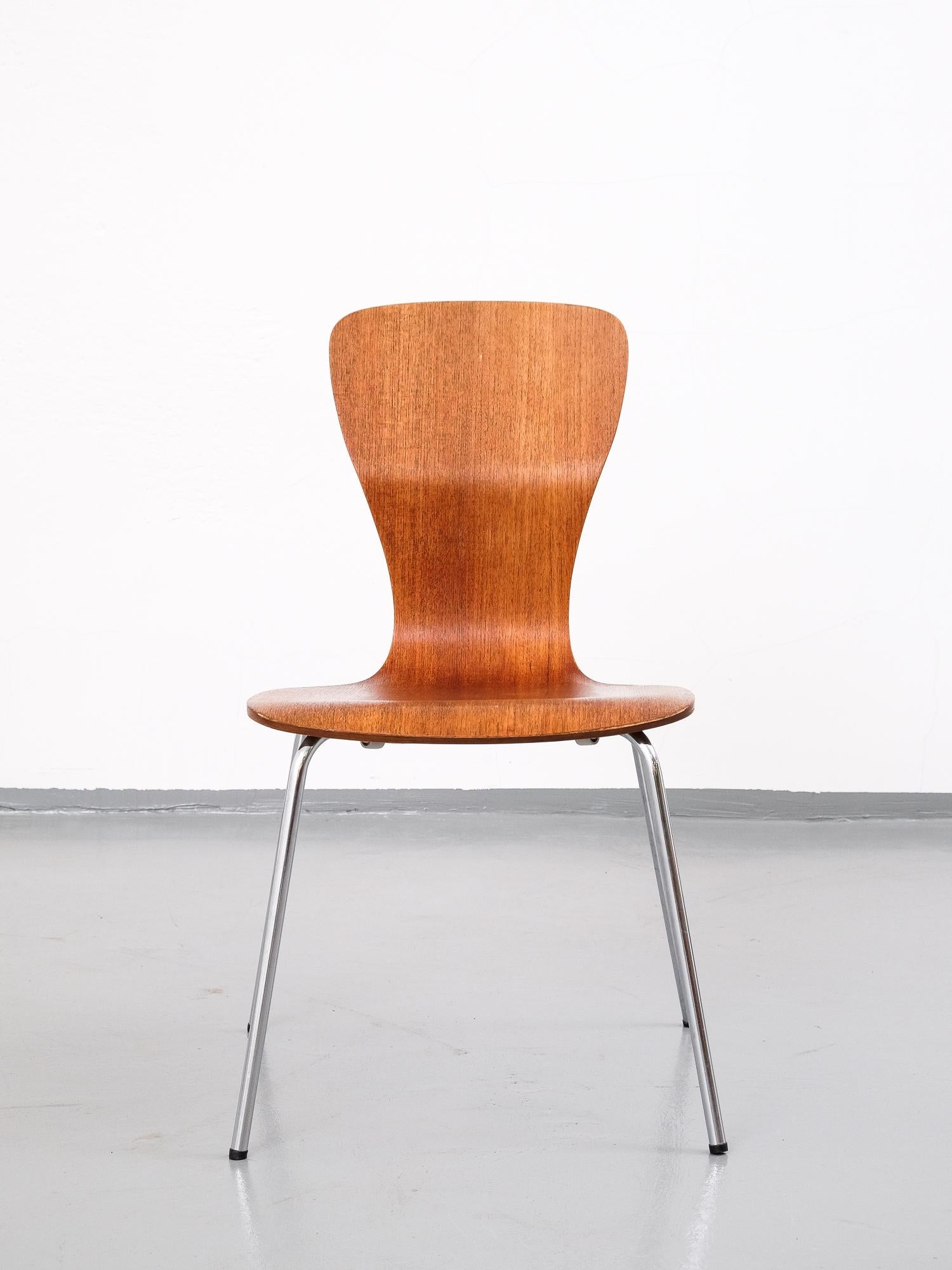 'Nikke' chairs were designed in 1958 by Tapio Wirkkala for Asko Finland. Teak veneer seat, chrome base. Stamped and labelled.