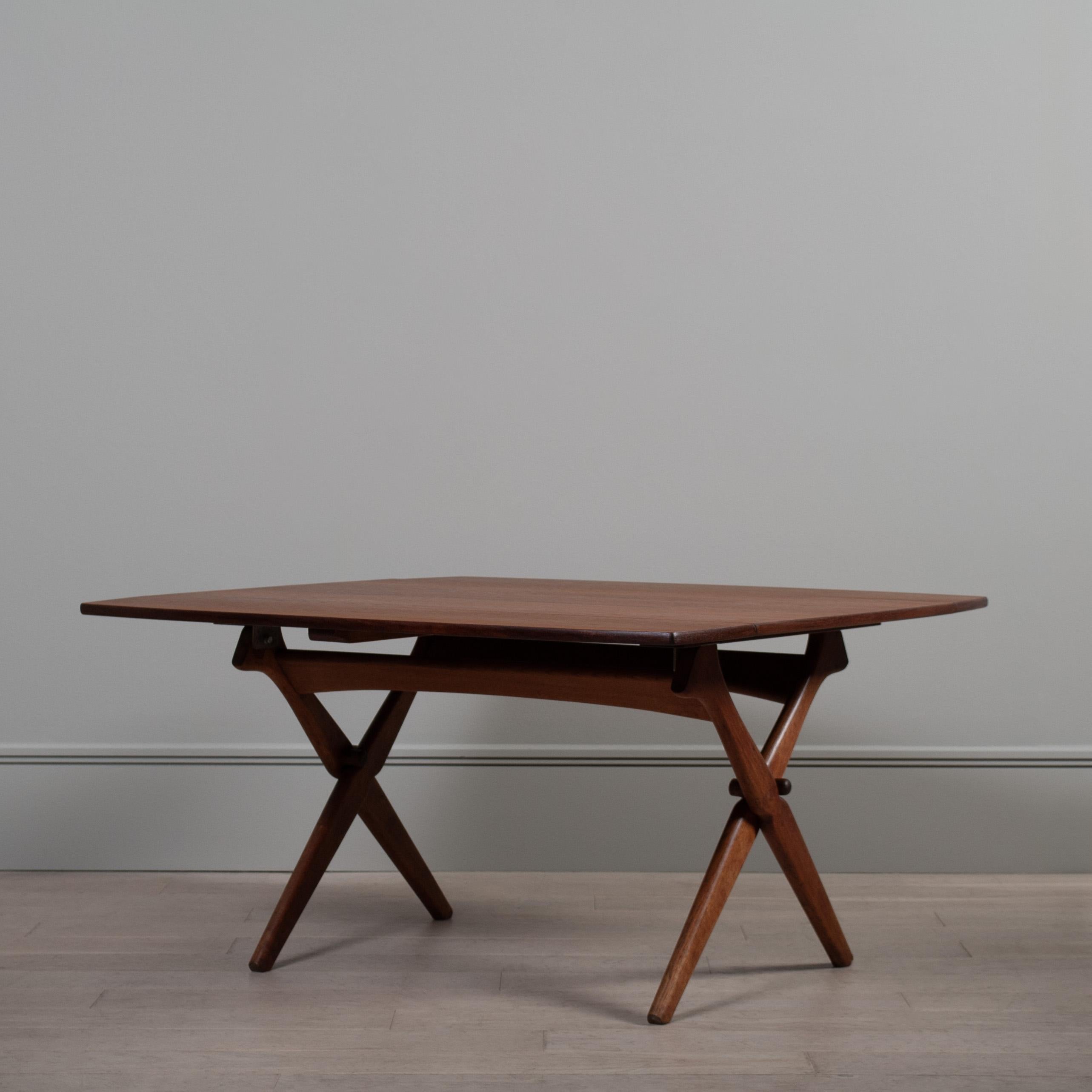 Table métamorphique en teck et chêne, Arne Hovmand Olsen en vente 3