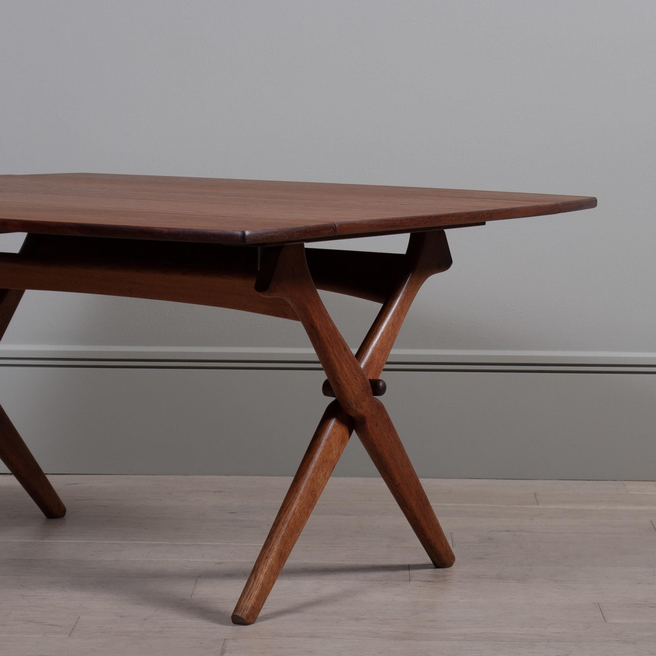 Table métamorphique en teck et chêne, Arne Hovmand Olsen en vente 4