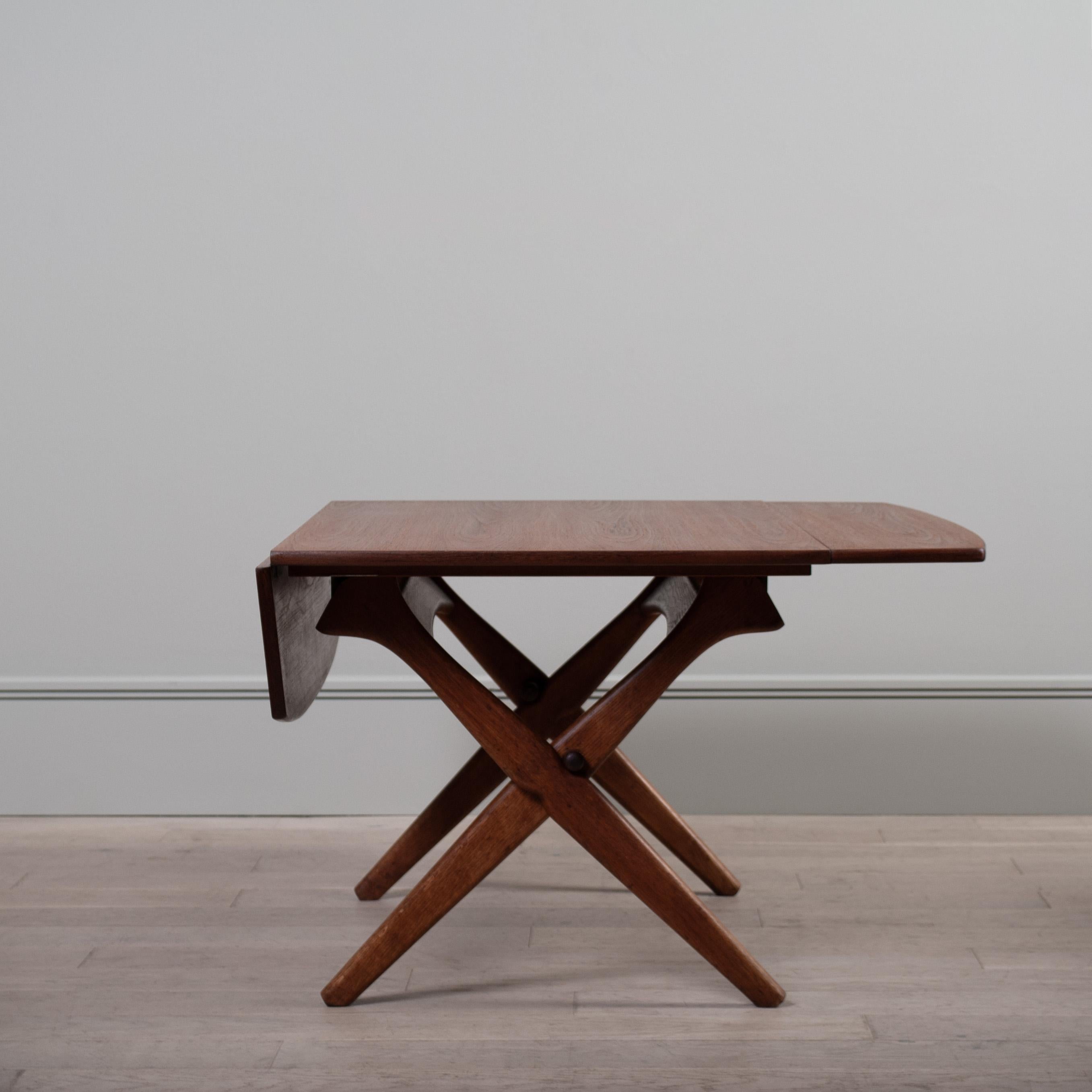 20ième siècle Table métamorphique en teck et chêne, Arne Hovmand Olsen en vente