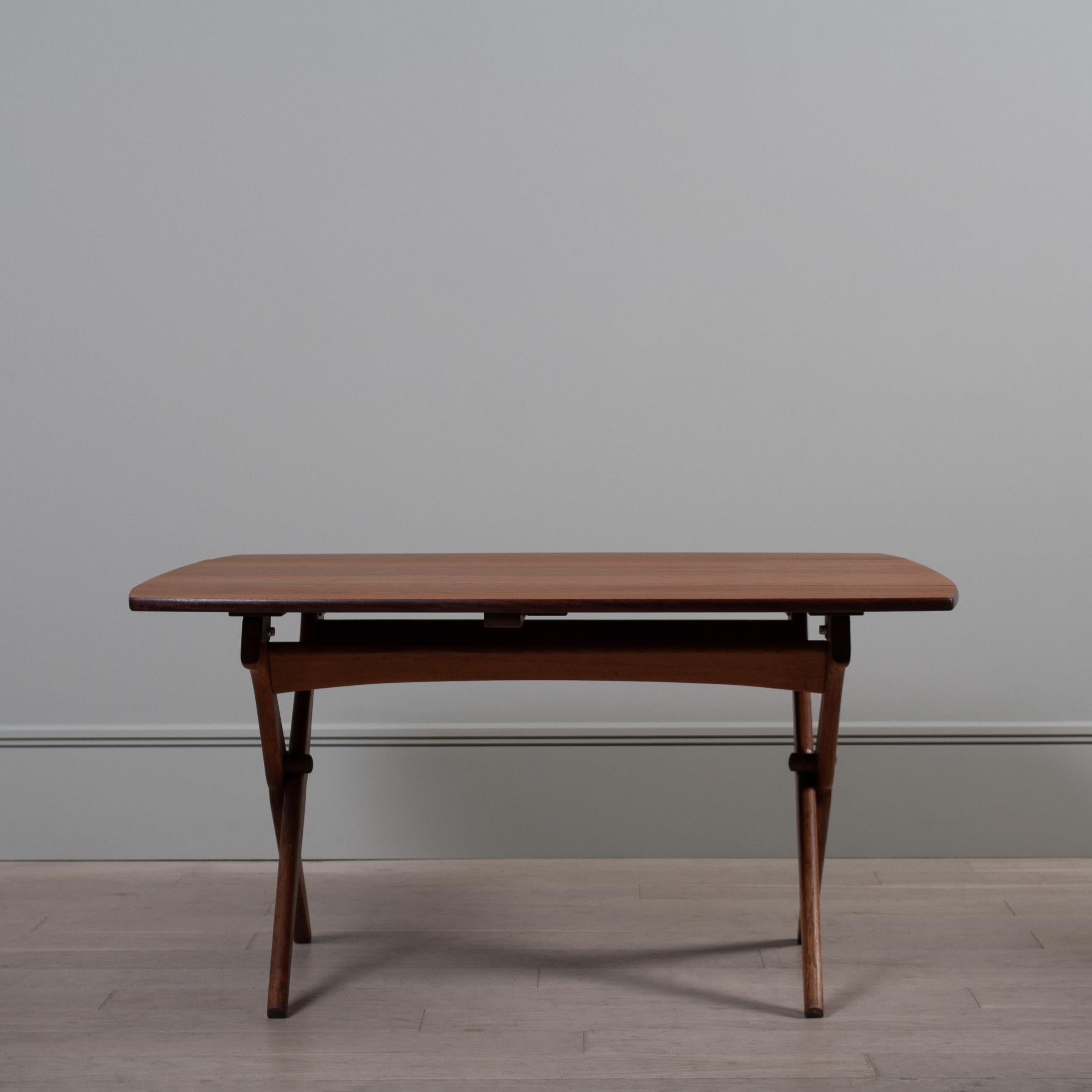Table métamorphique en teck et chêne, Arne Hovmand Olsen en vente 2