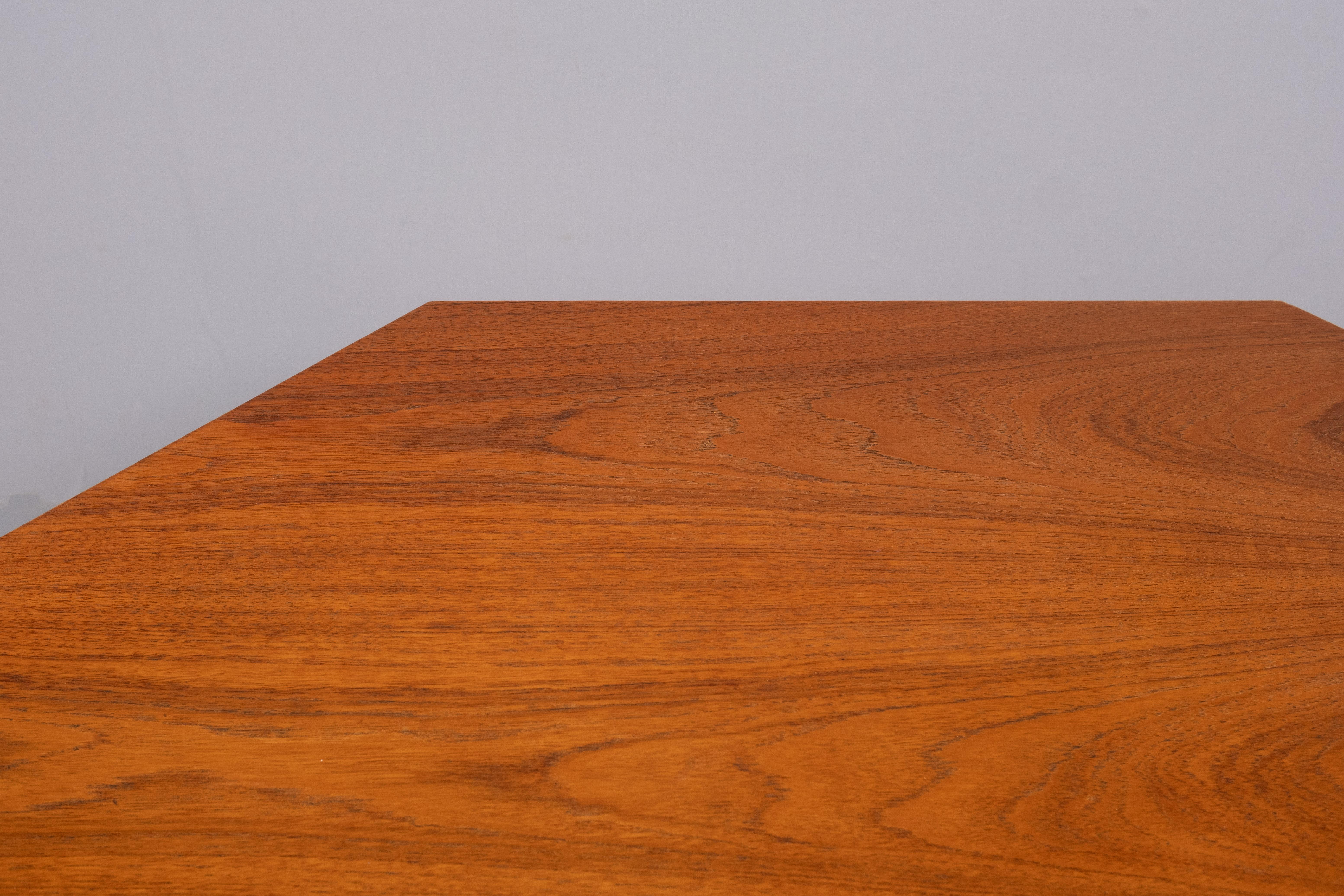 Teak octangle shaped dining table 1960s In Good Condition For Sale In Den Haag, NL