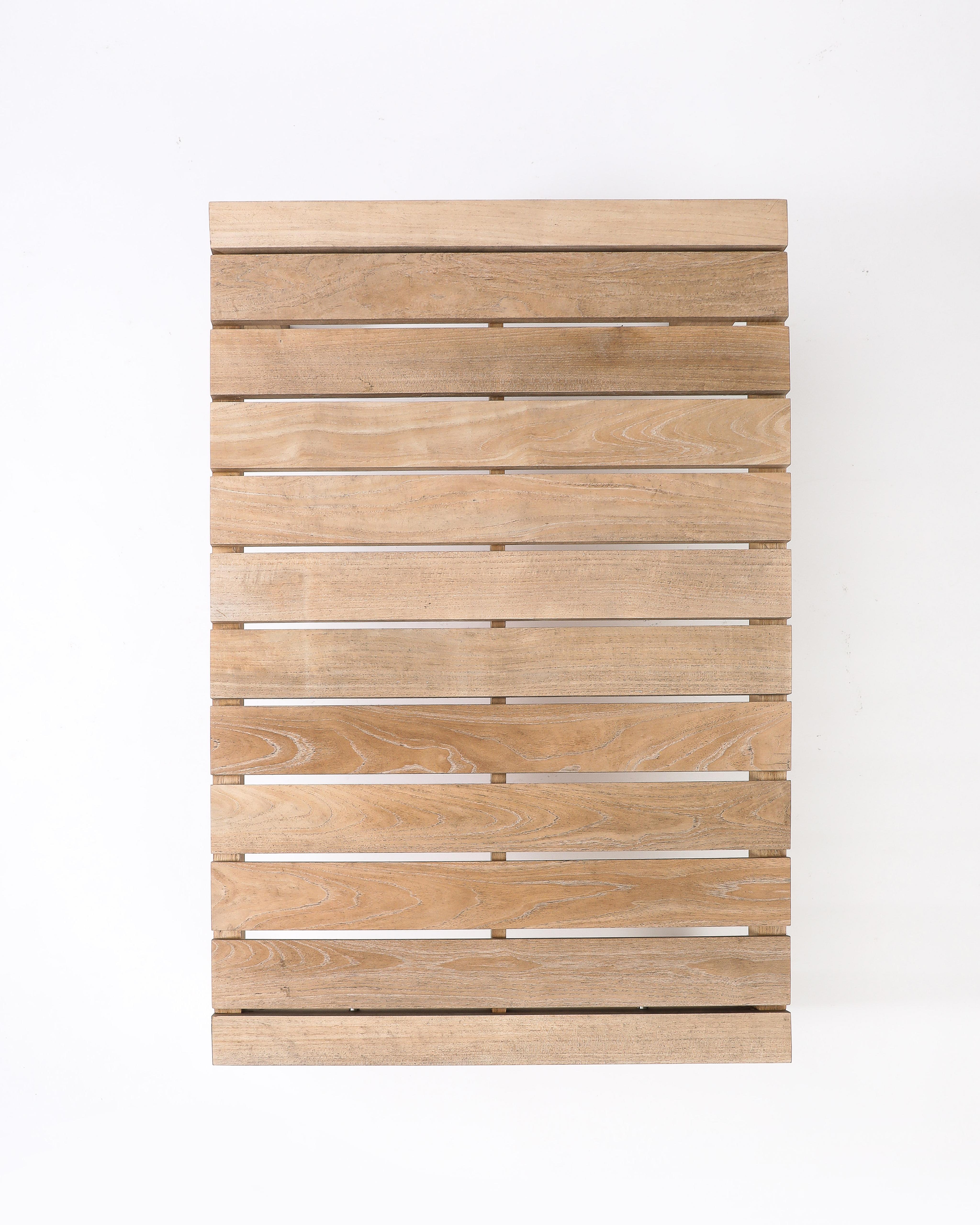 Outdoor-Tische aus Teakholz von Kingsley Bate, Virginia, Vereinigte Staaten im Zustand „Hervorragend“ im Angebot in New York City, NY