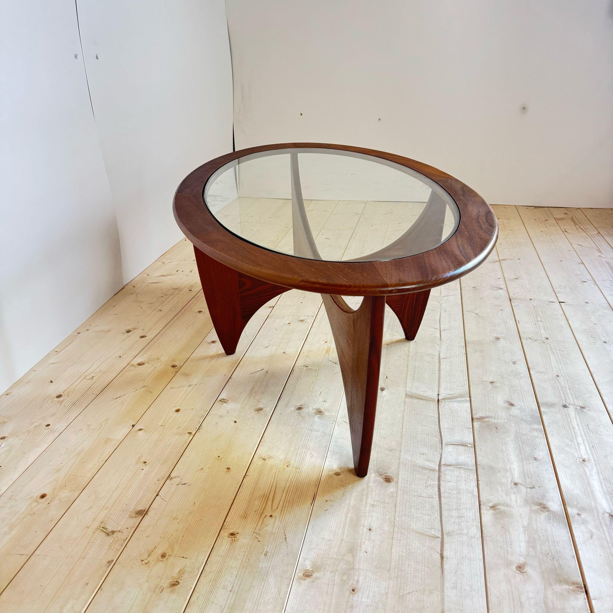 Teak oval coffee table, UK 1960 
