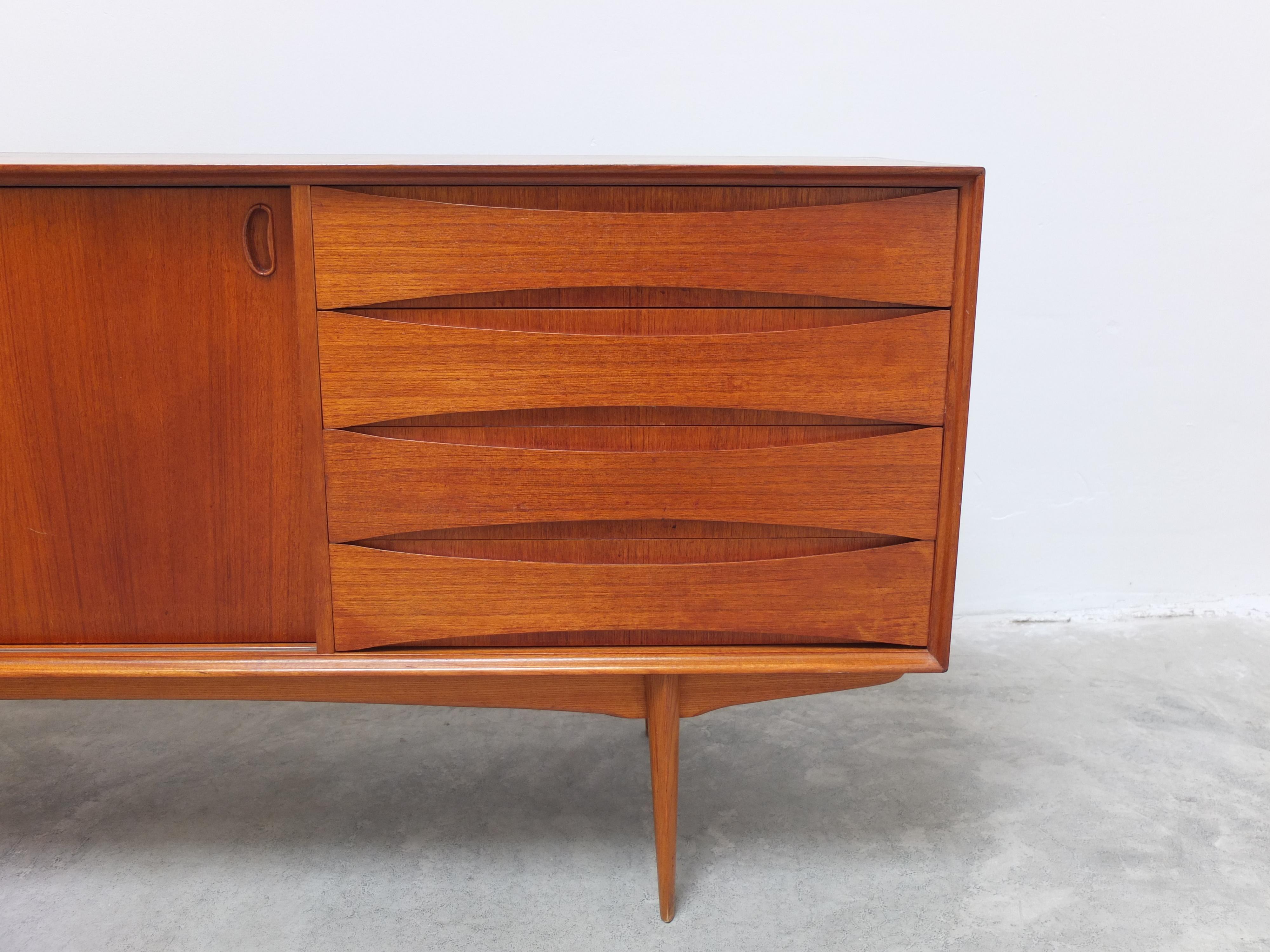 Teak 'Paola' Sideboard by Oswald Vermaercke for V-Form, 1959 In Good Condition In Antwerpen, VAN