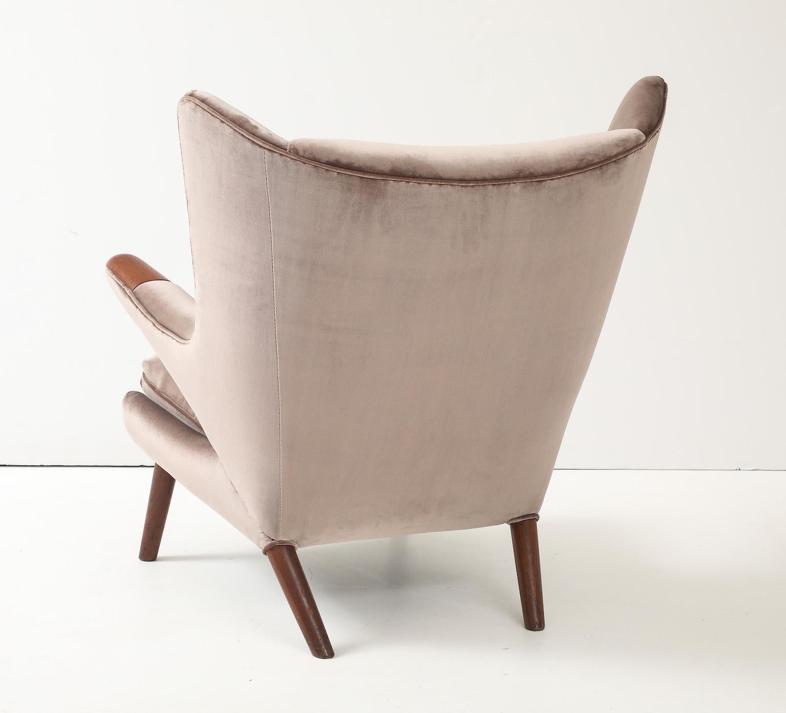 Silla y otomana de teca ''Papá Oso'' de Hans J. Wegner para A.P. Robado en venta 3