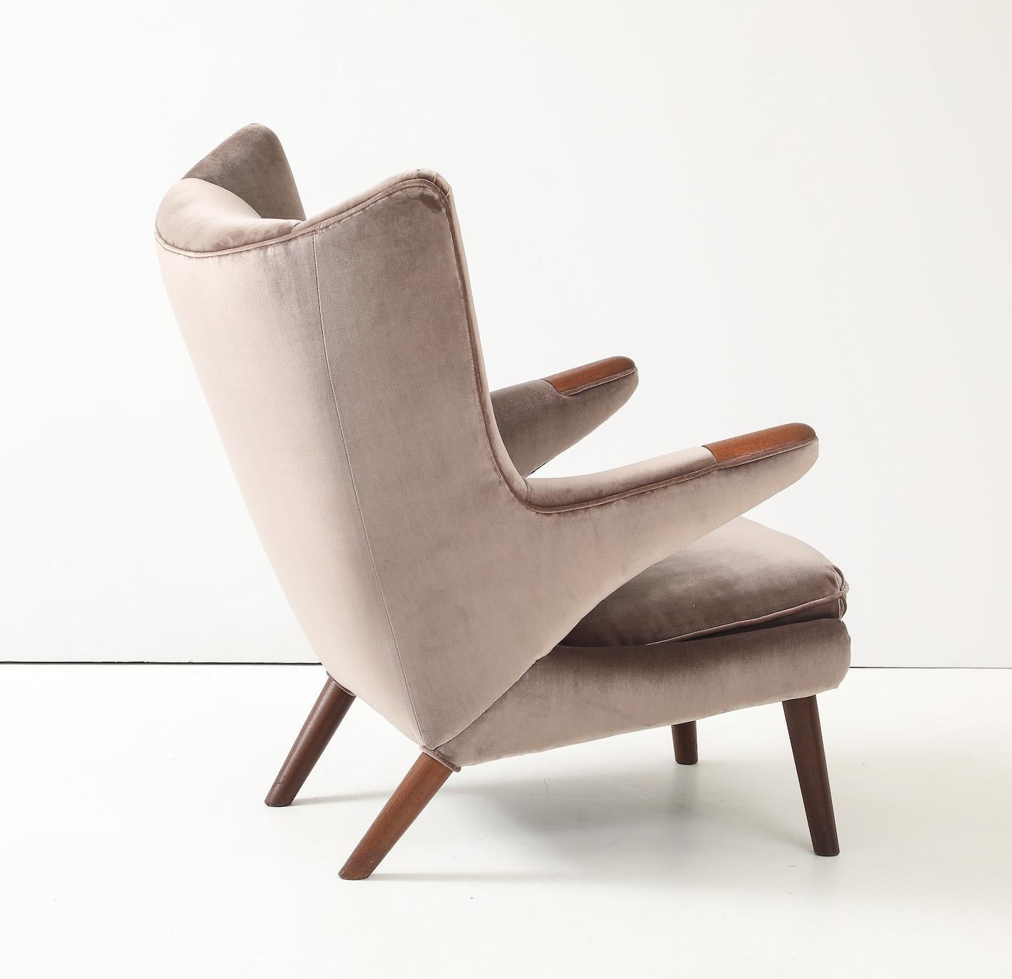 Silla y otomana de teca ''Papá Oso'' de Hans J. Wegner para A.P. Robado en venta 4