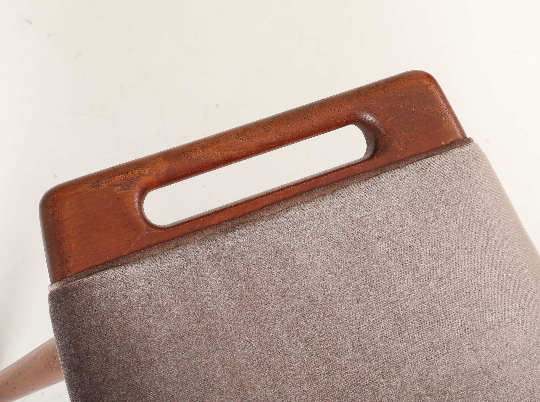 Silla y otomana de teca ''Papá Oso'' de Hans J. Wegner para A.P. Robado en venta 5