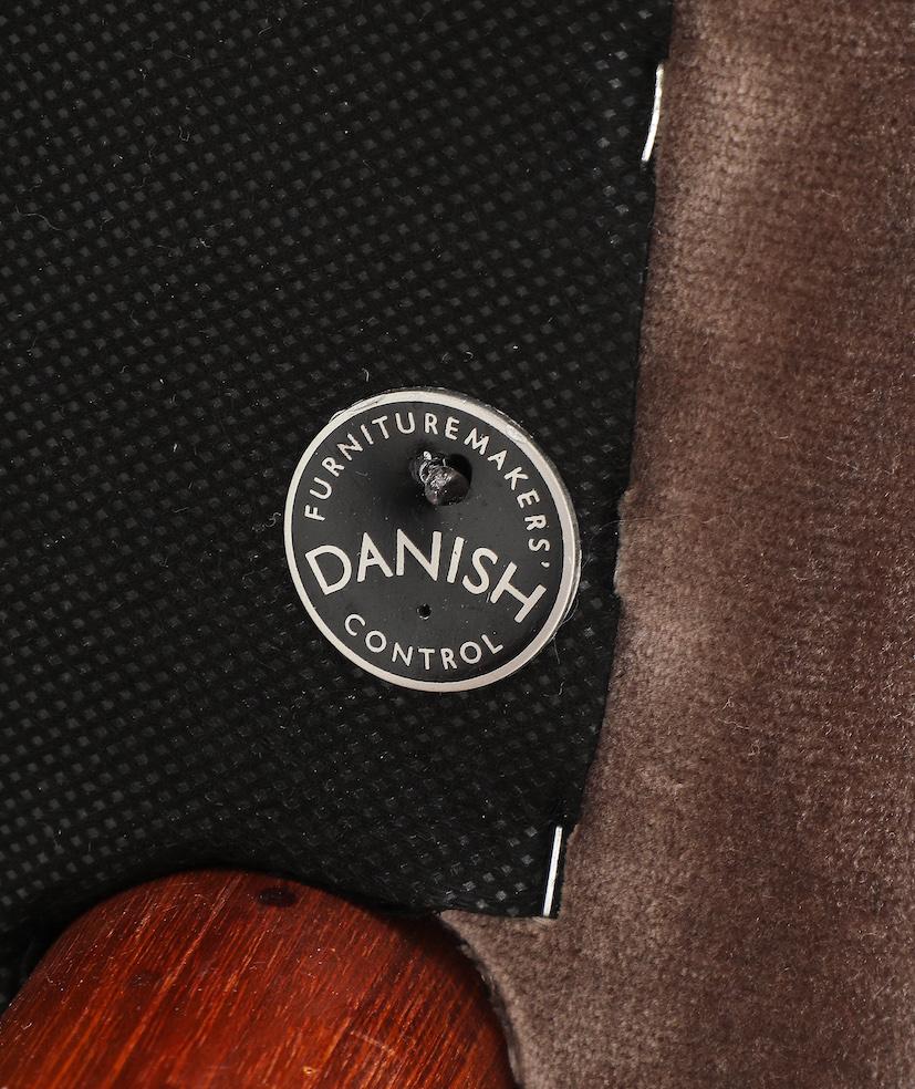 Silla y otomana de teca ''Papá Oso'' de Hans J. Wegner para A.P. Robado en venta 8