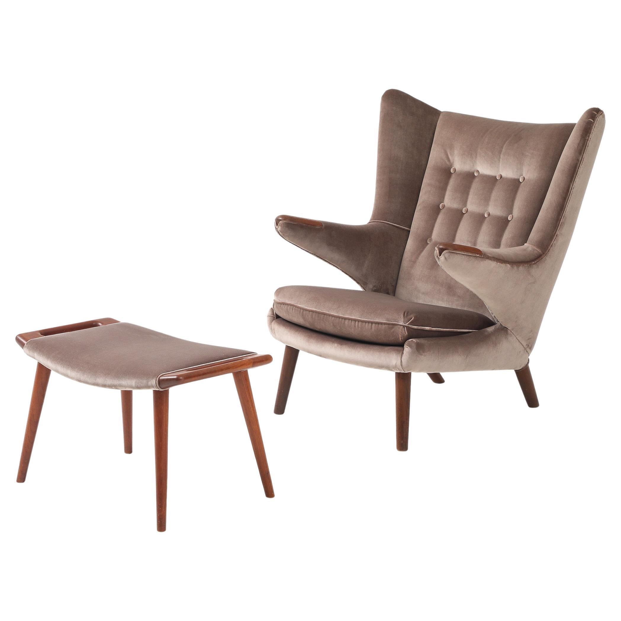 Silla y otomana de teca 

Papá Oso

 de Hans J. Wegner para A.P. Robado en venta