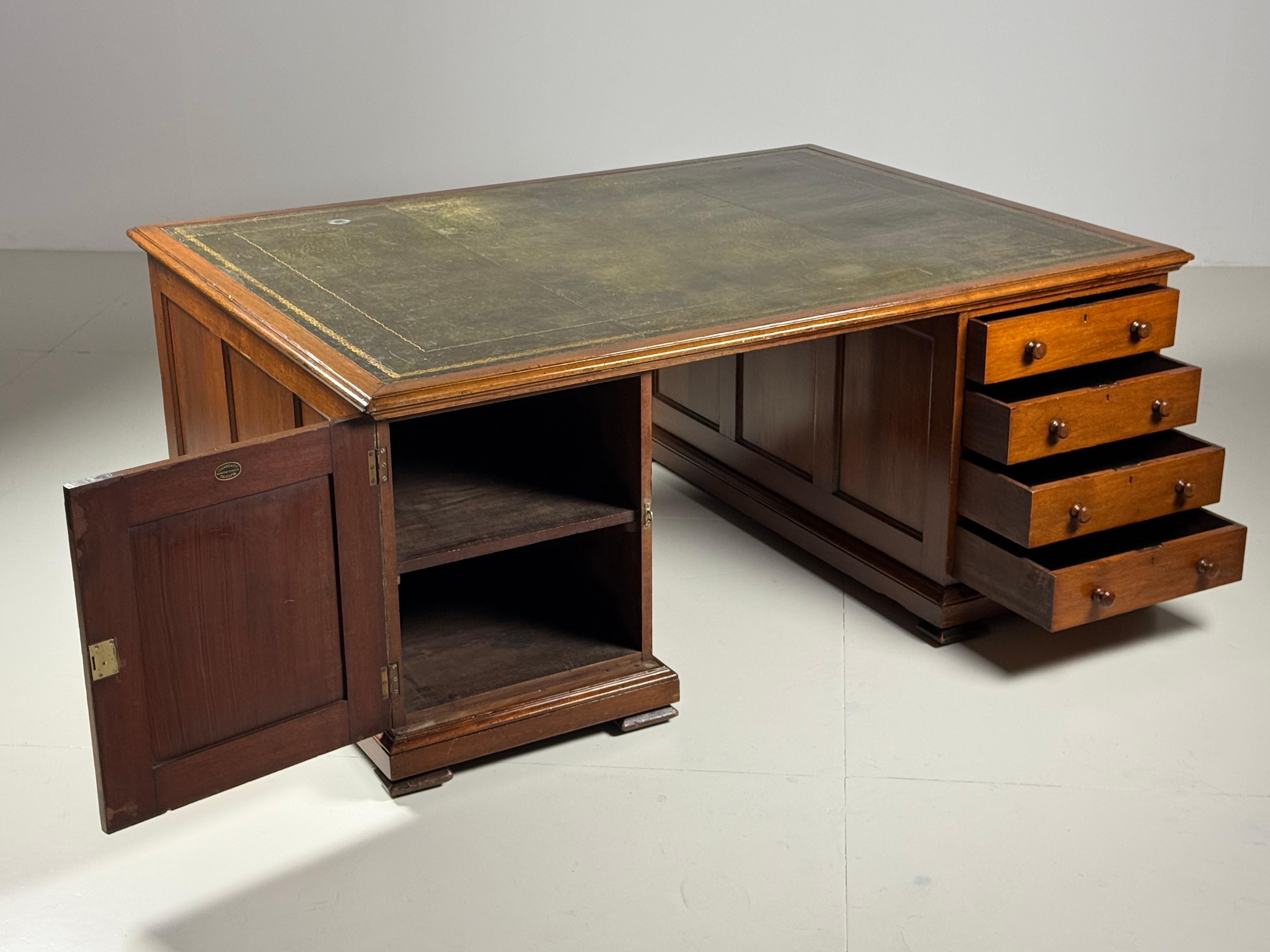 Scrivania in teak della metà del XX secolo in vendita 6