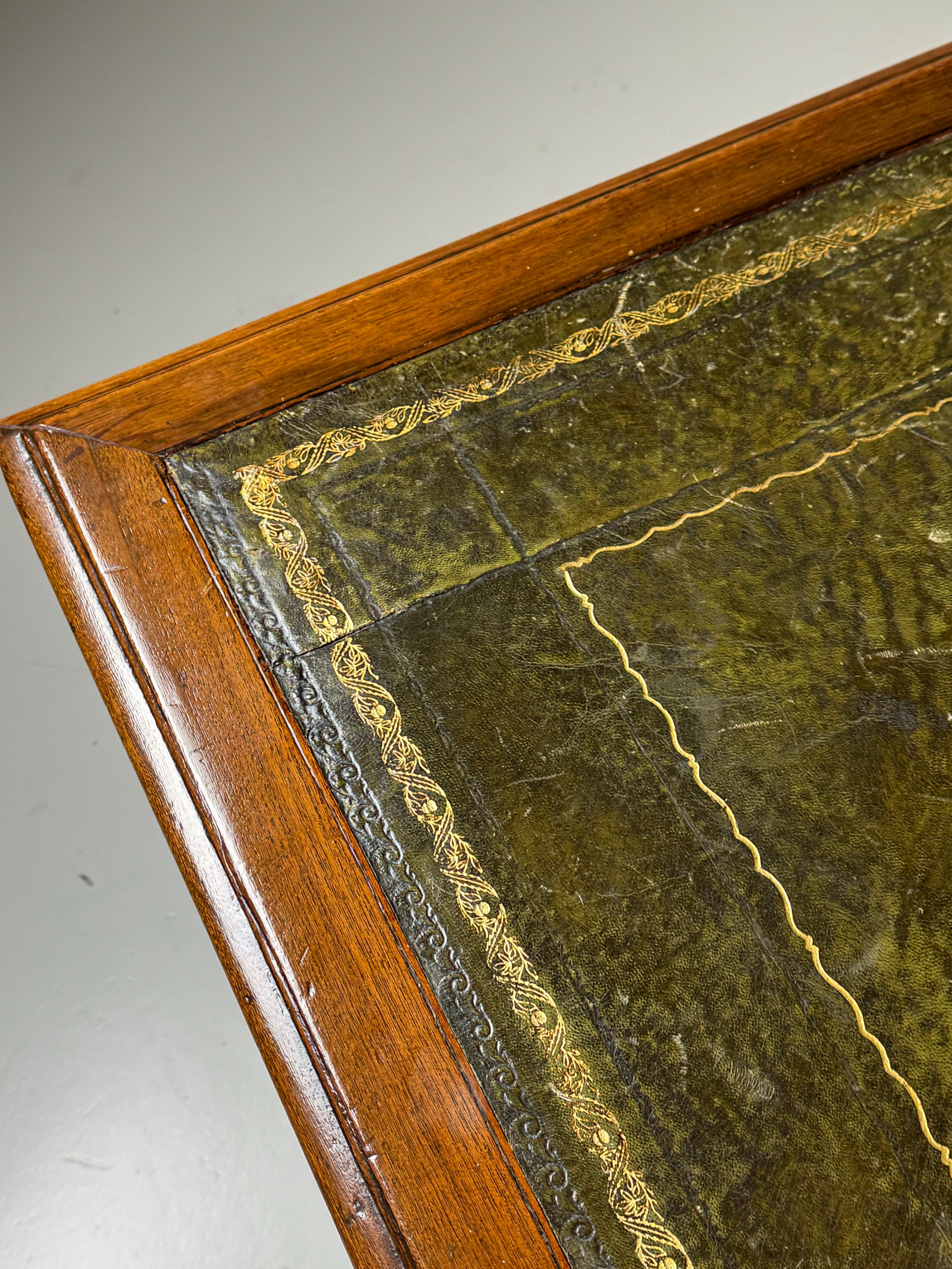 Scrivania in teak della metà del XX secolo in vendita 14