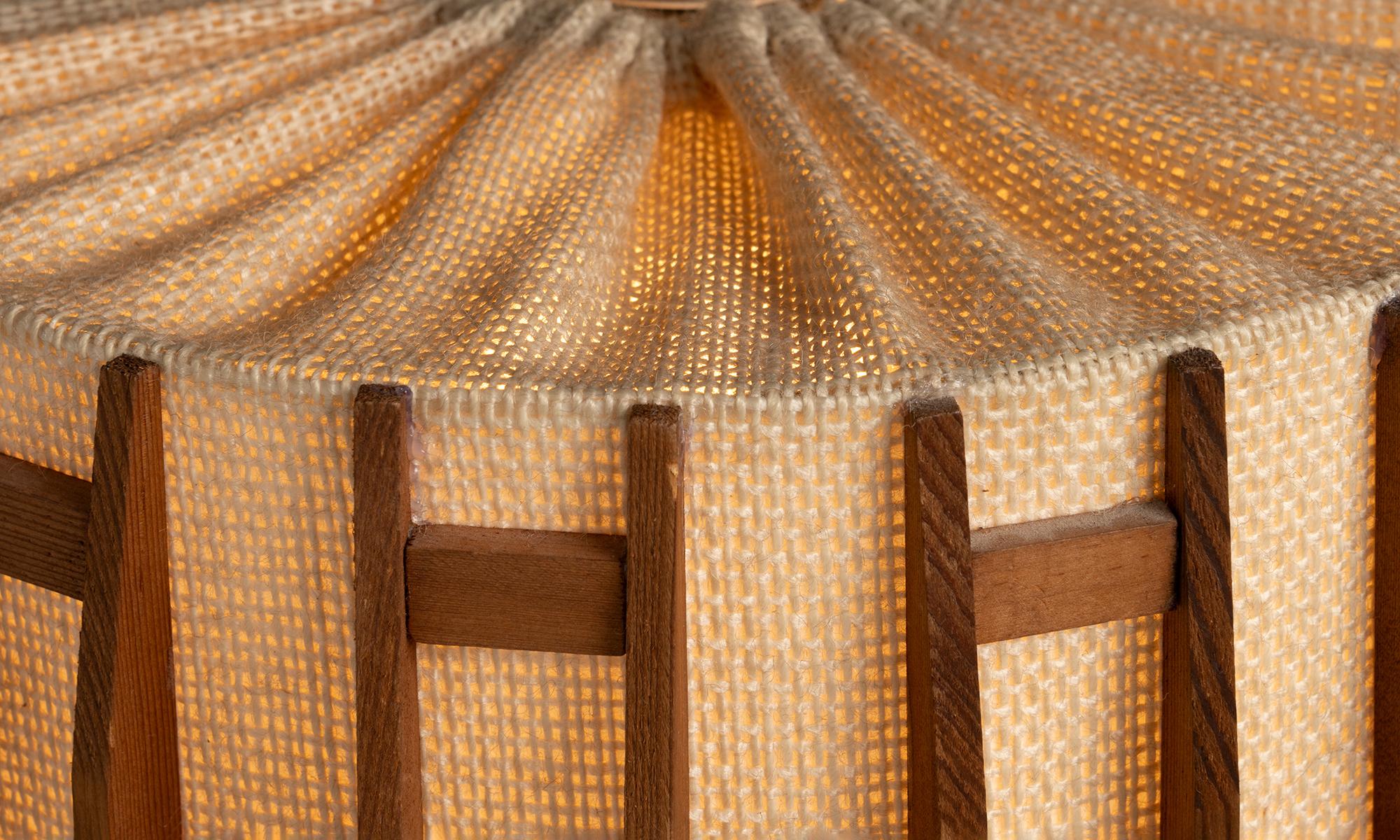 Ciondolo in teak, America, 1960 circa In condizioni buone in vendita a Culver City, CA