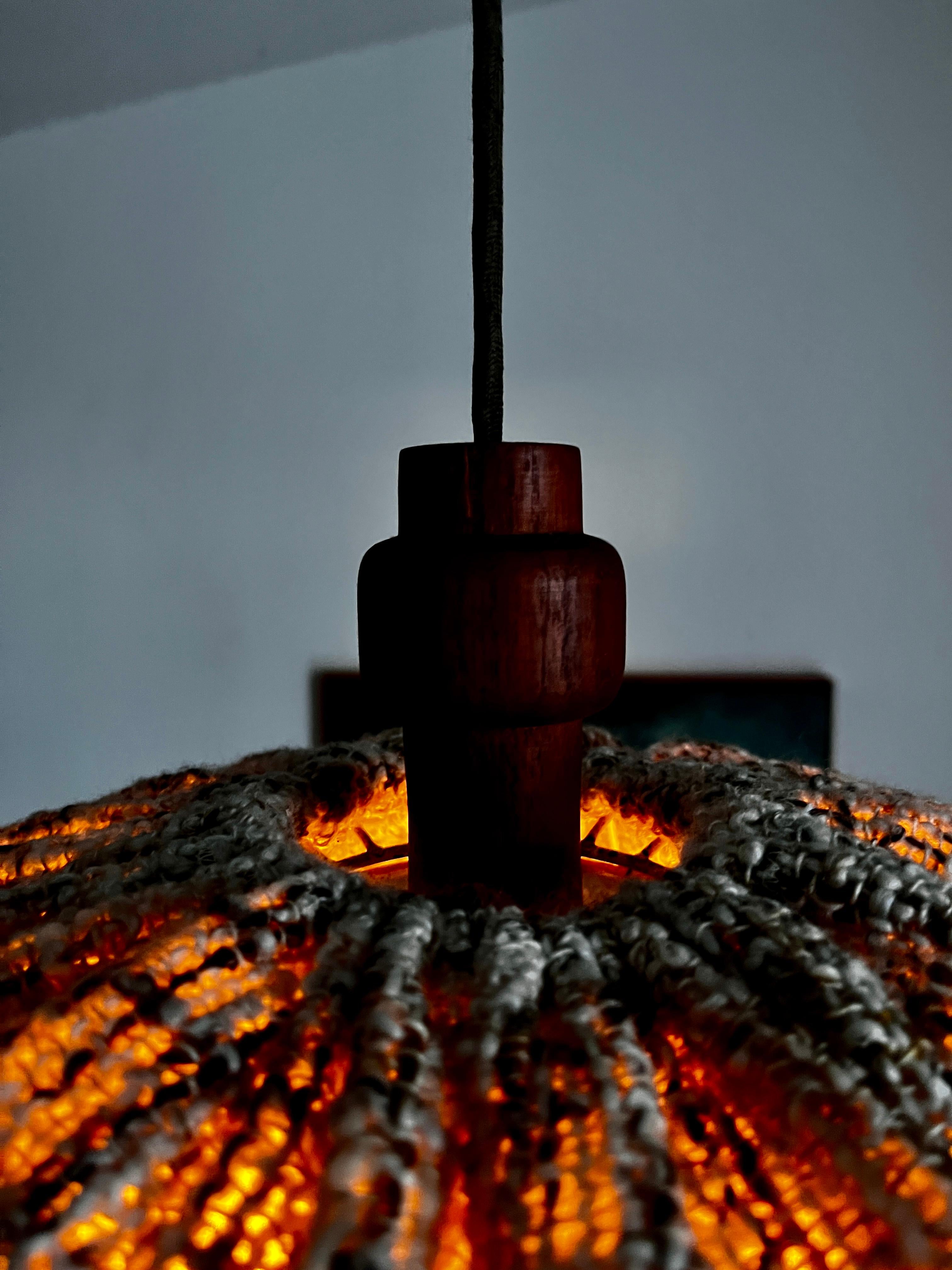 Lámpara colgante de teca by Domus mediados del siglo XX en venta