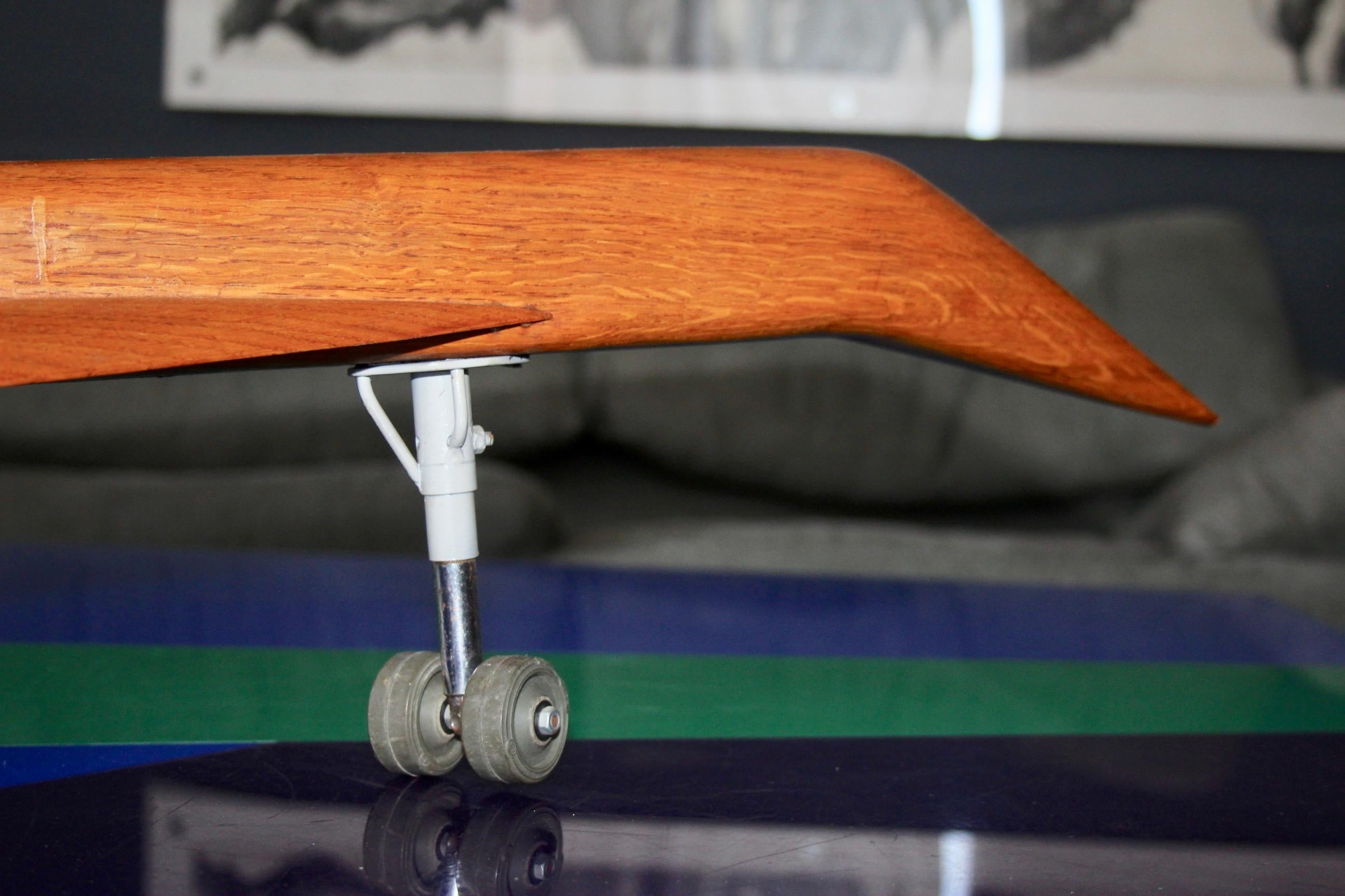 teak plane representing the Concorde In Good Condition For Sale In grand Lancy, CH