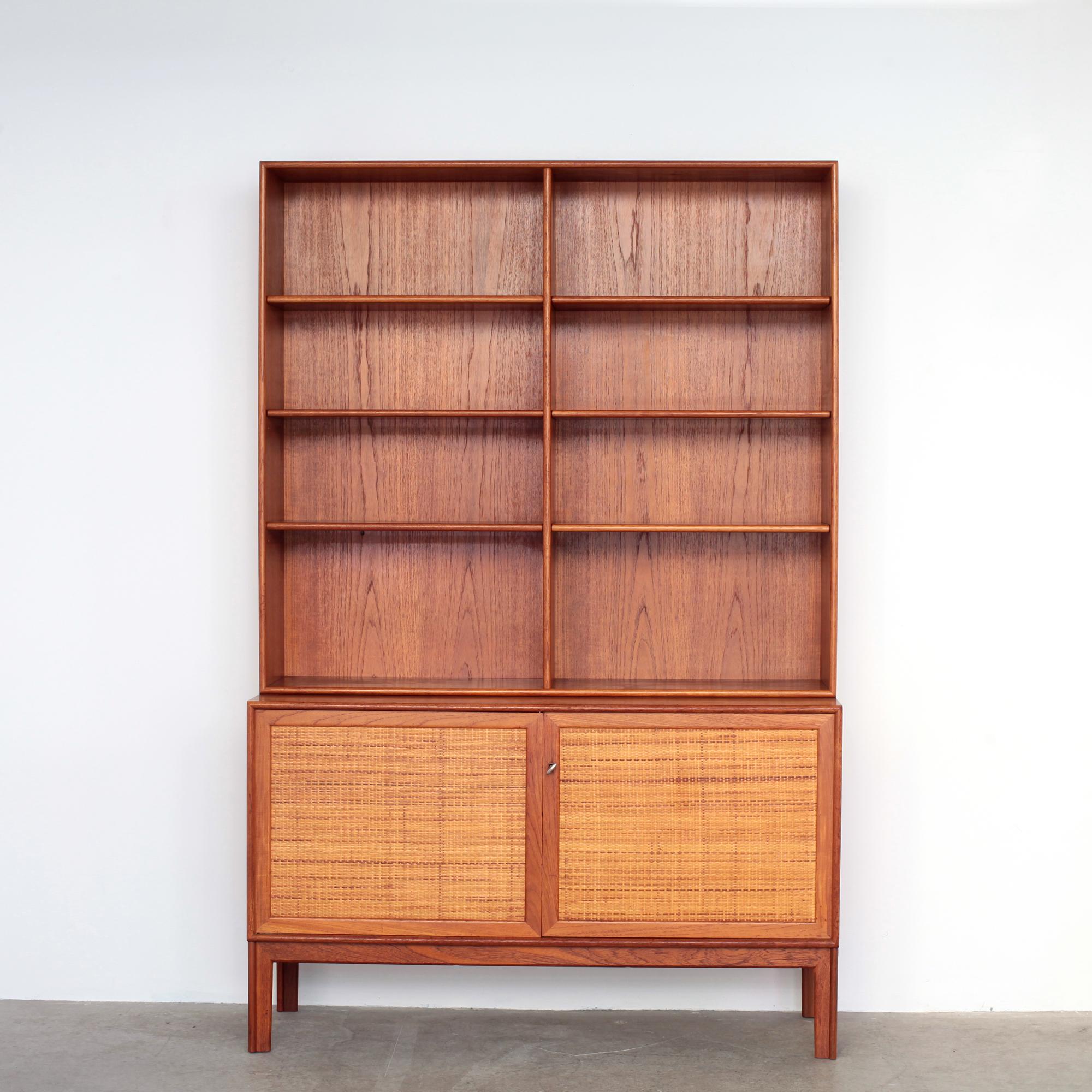 Sideboard with bookcase model Norrland designed by Alf Svensson produced by Bjästa Möbelfabrik in Sweden 1960's.
The 2 elements can be separate.
Sideboard in teak with door covered with woven rattan and adjustable shelves in birch
Bookcase in