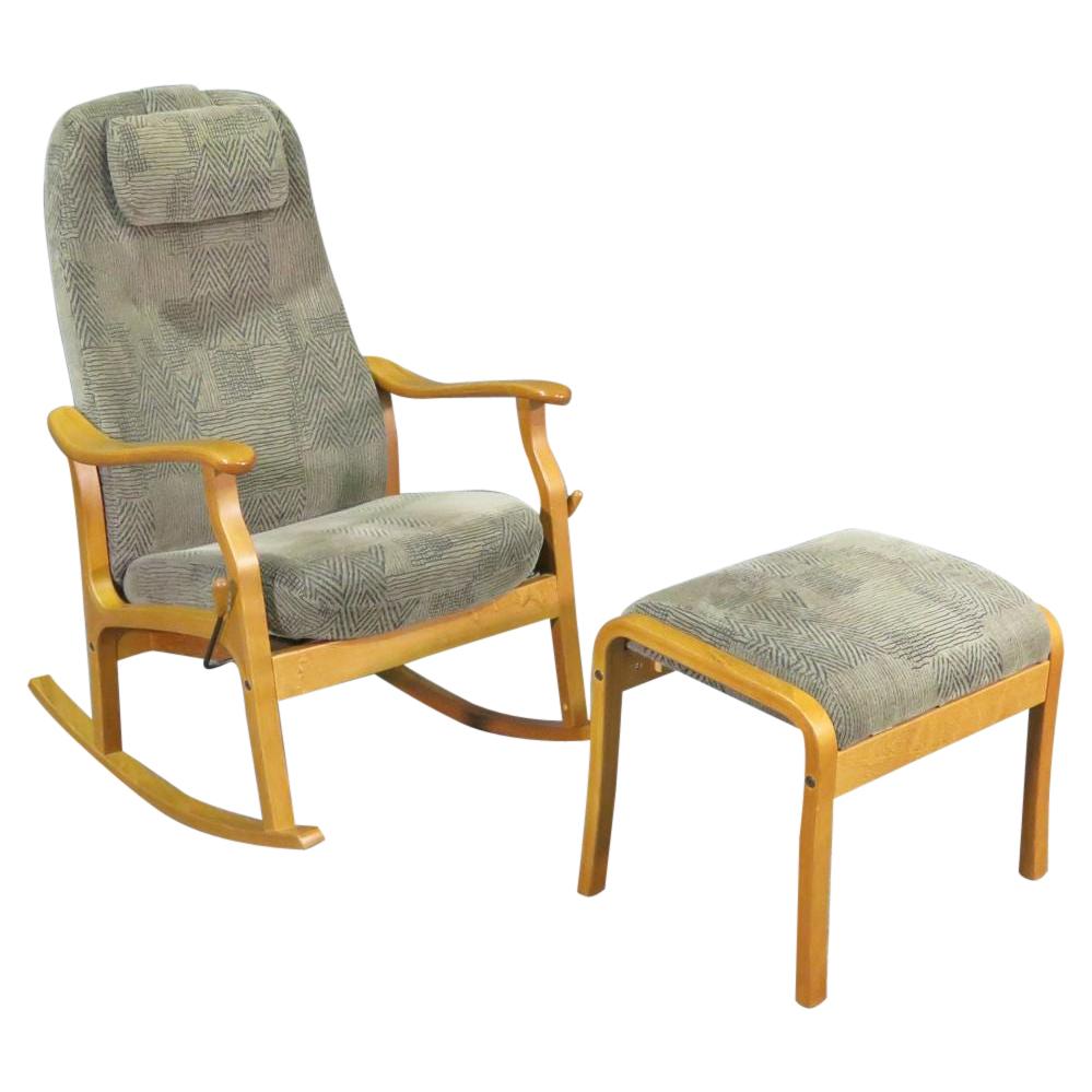 Teakholz Liegesessel mit Schaukelhocker und Ottomane von Hjellegjerde Mbler im Angebot bei 1stDibs