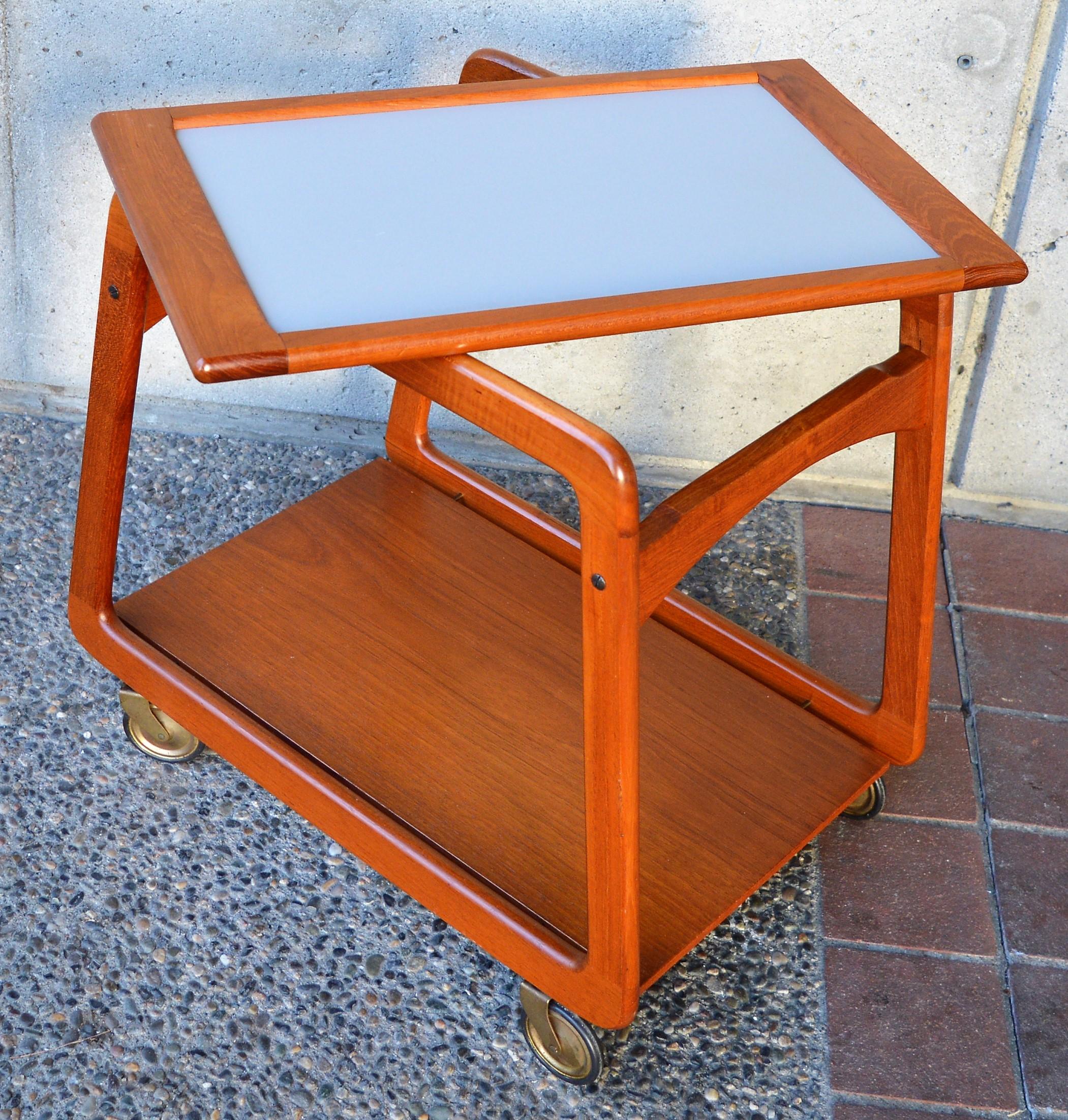 Teak Reversible Tray Top Bar Cart or Tea Trolley by Sika Møbler In Good Condition In New Westminster, British Columbia