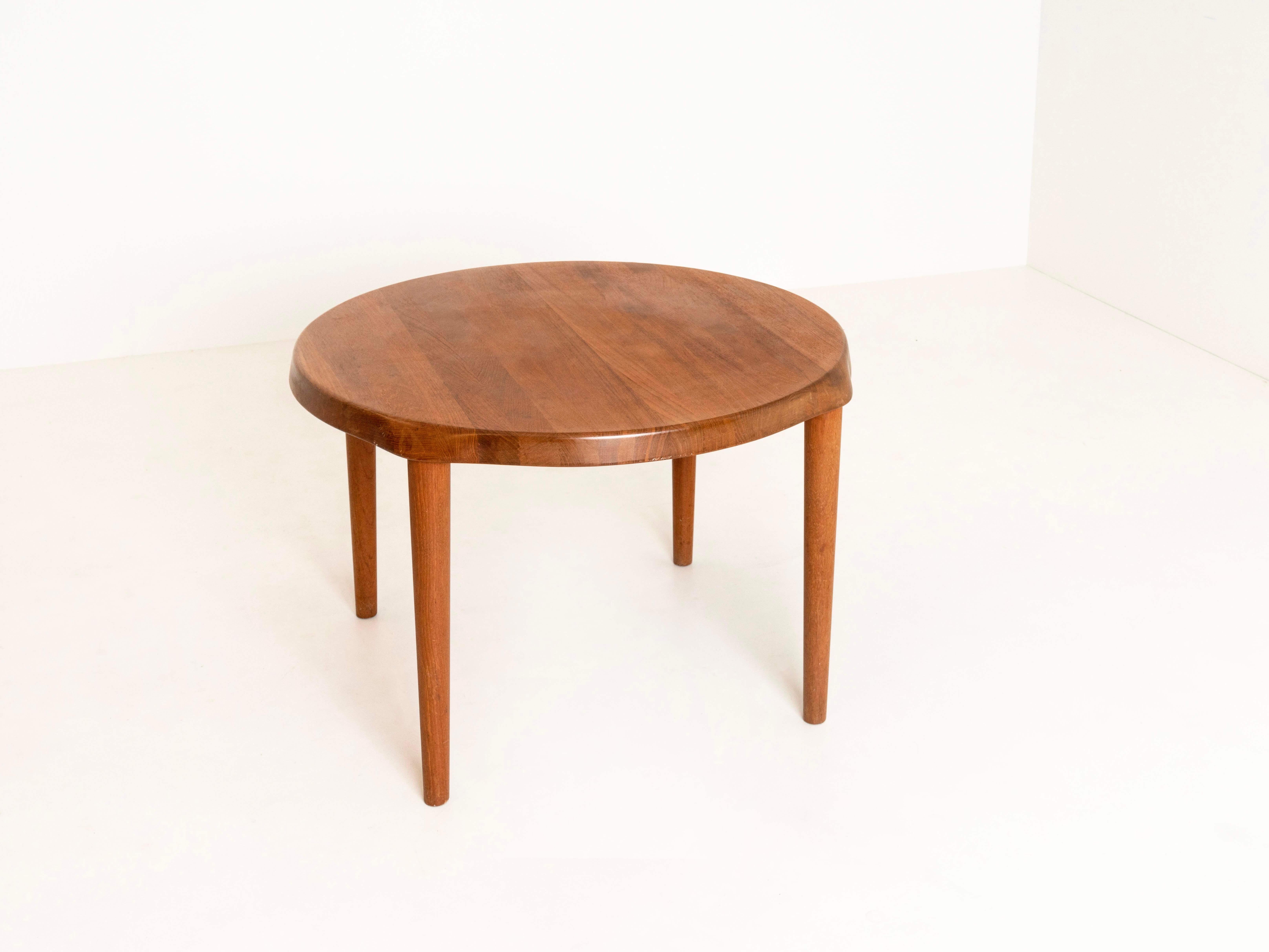 Scandinavian Modern Teak Round Coffee Table by John Boné for Mikael Laursen, Denmark 1960s
