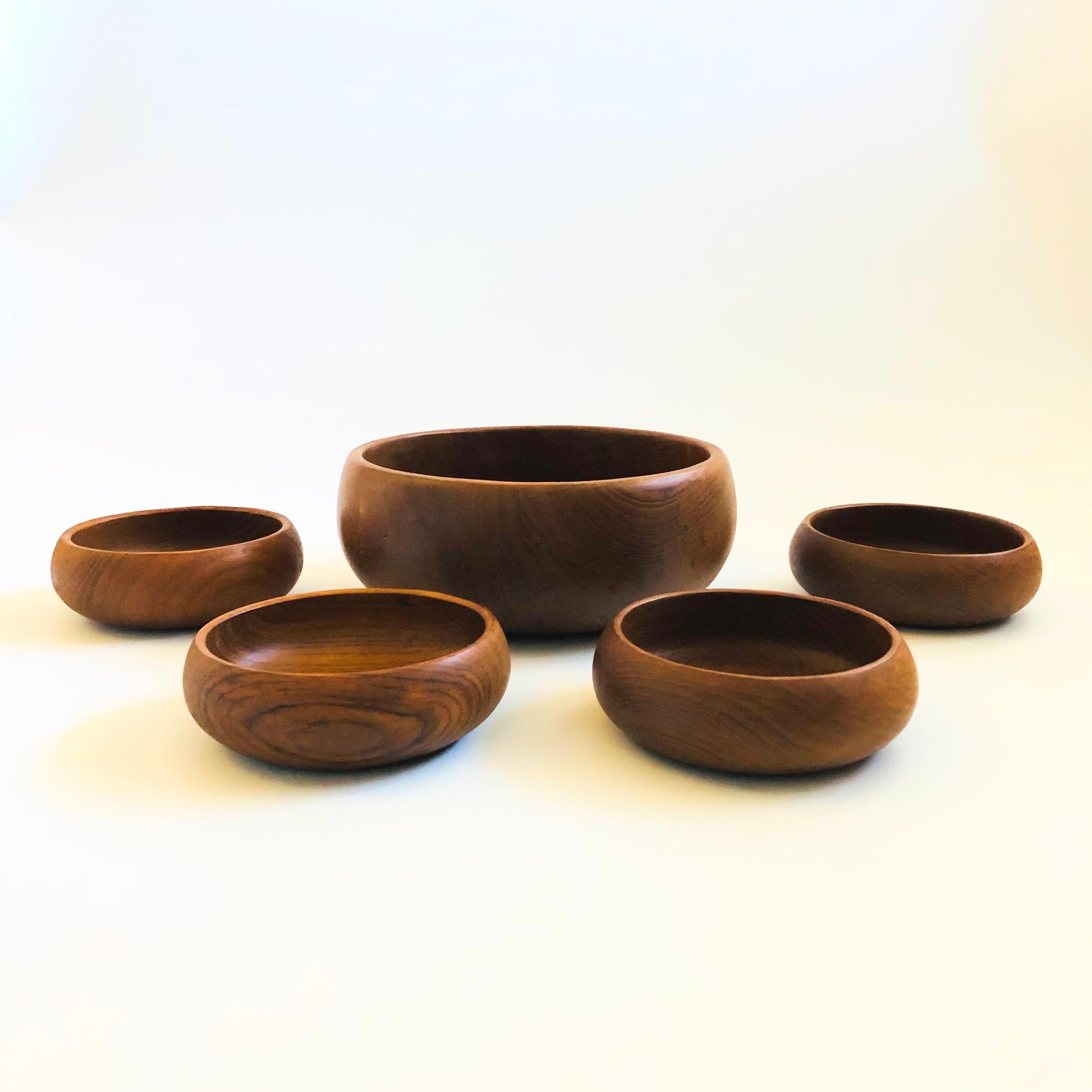 Thai Teak Salad Bowl Set - 1 Large, 4 Small For Sale