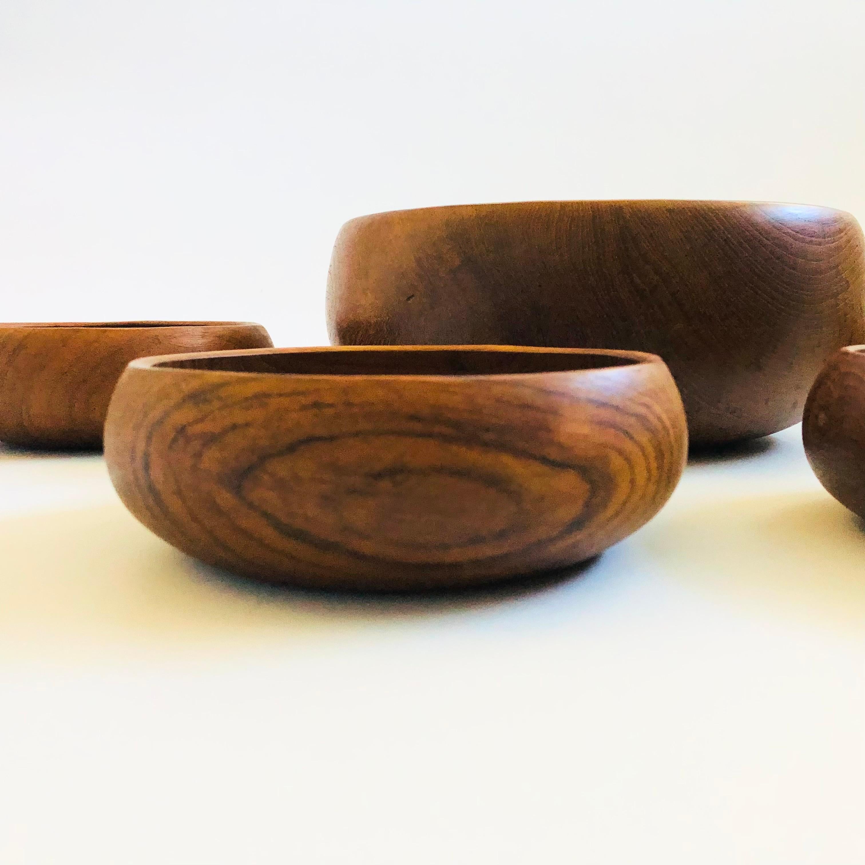 20th Century Teak Salad Bowl Set - 1 Large, 4 Small For Sale