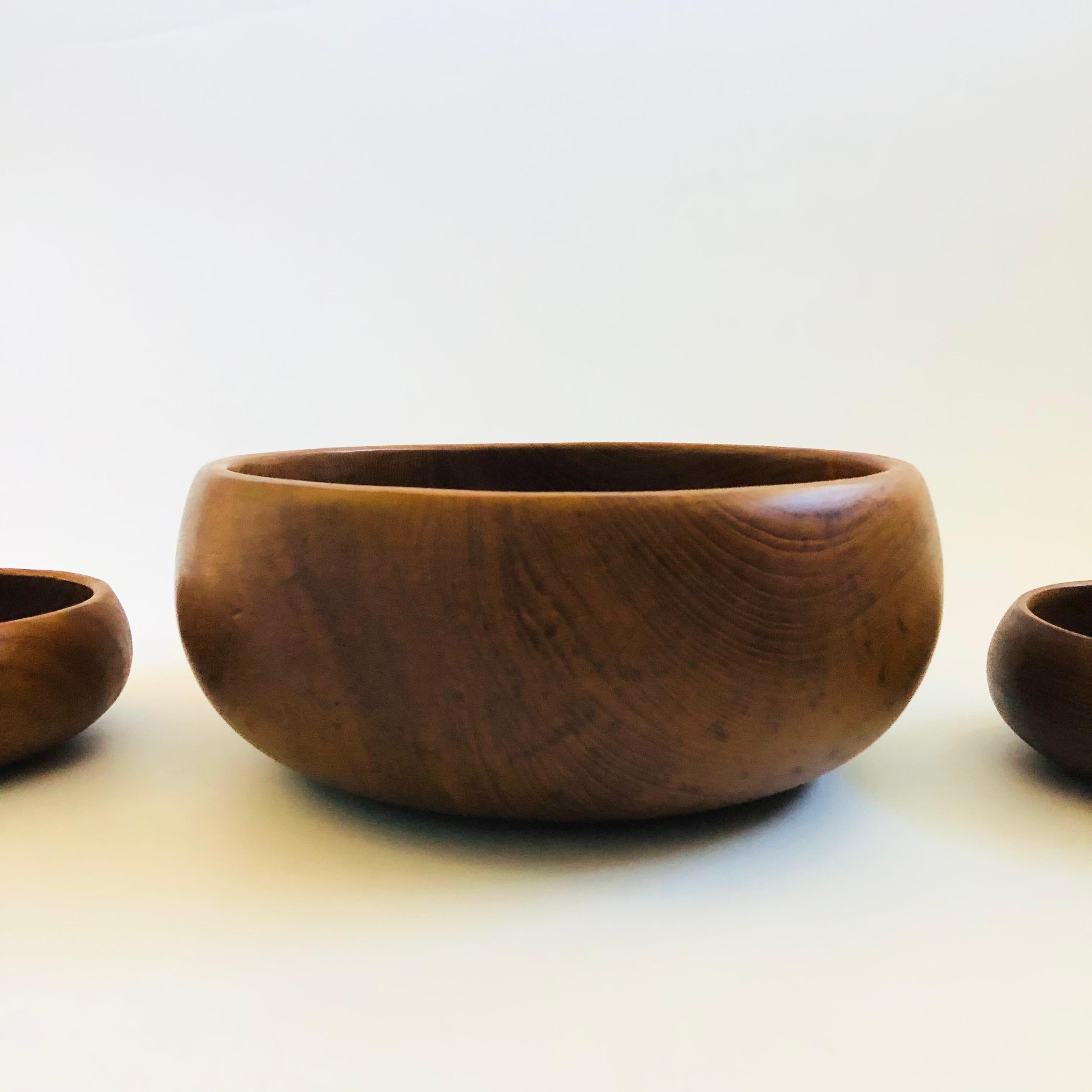 Teak Salad Bowl Set - 1 Large, 4 Small For Sale 2