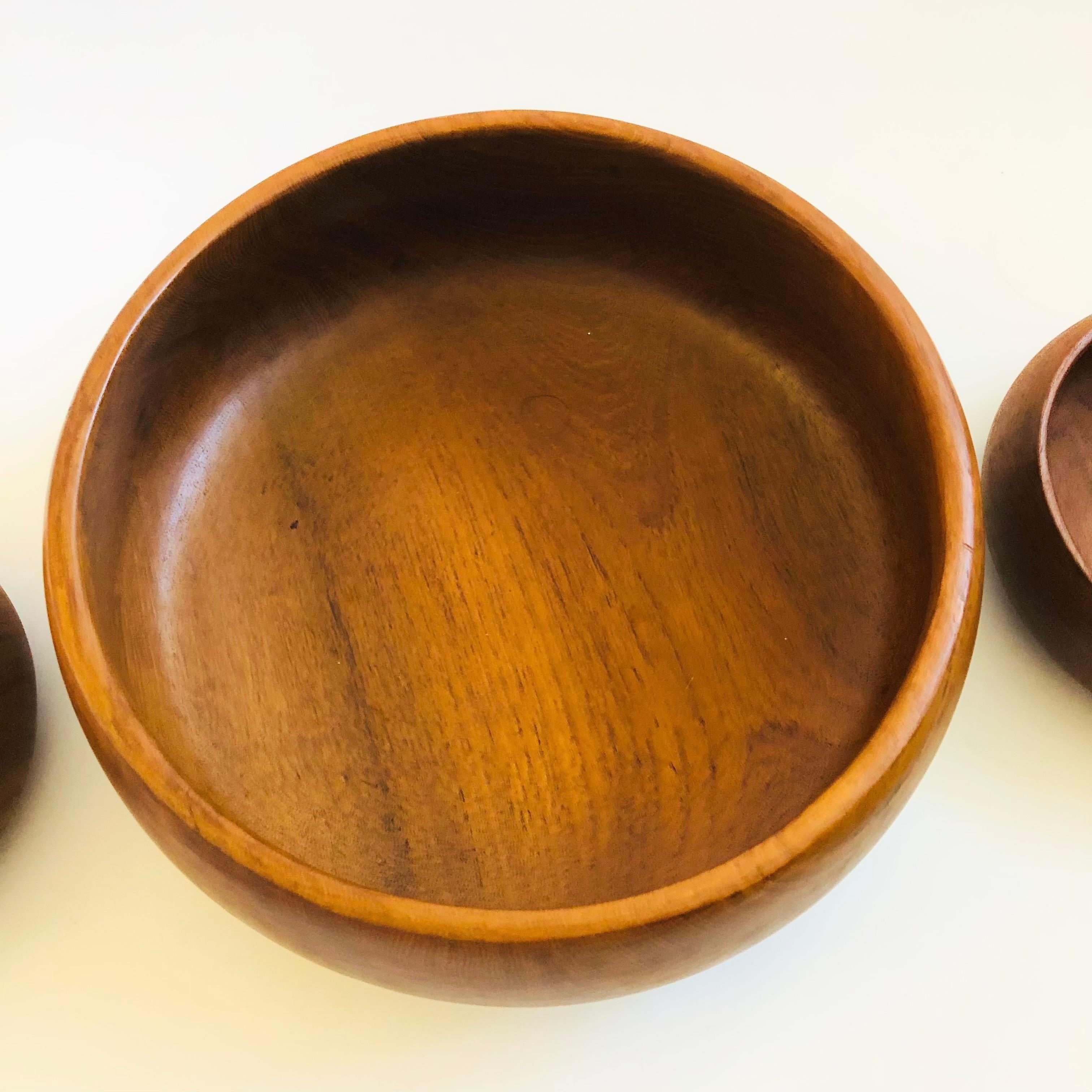 Teak Salad Bowl Set - 1 Large, 4 Small For Sale 3