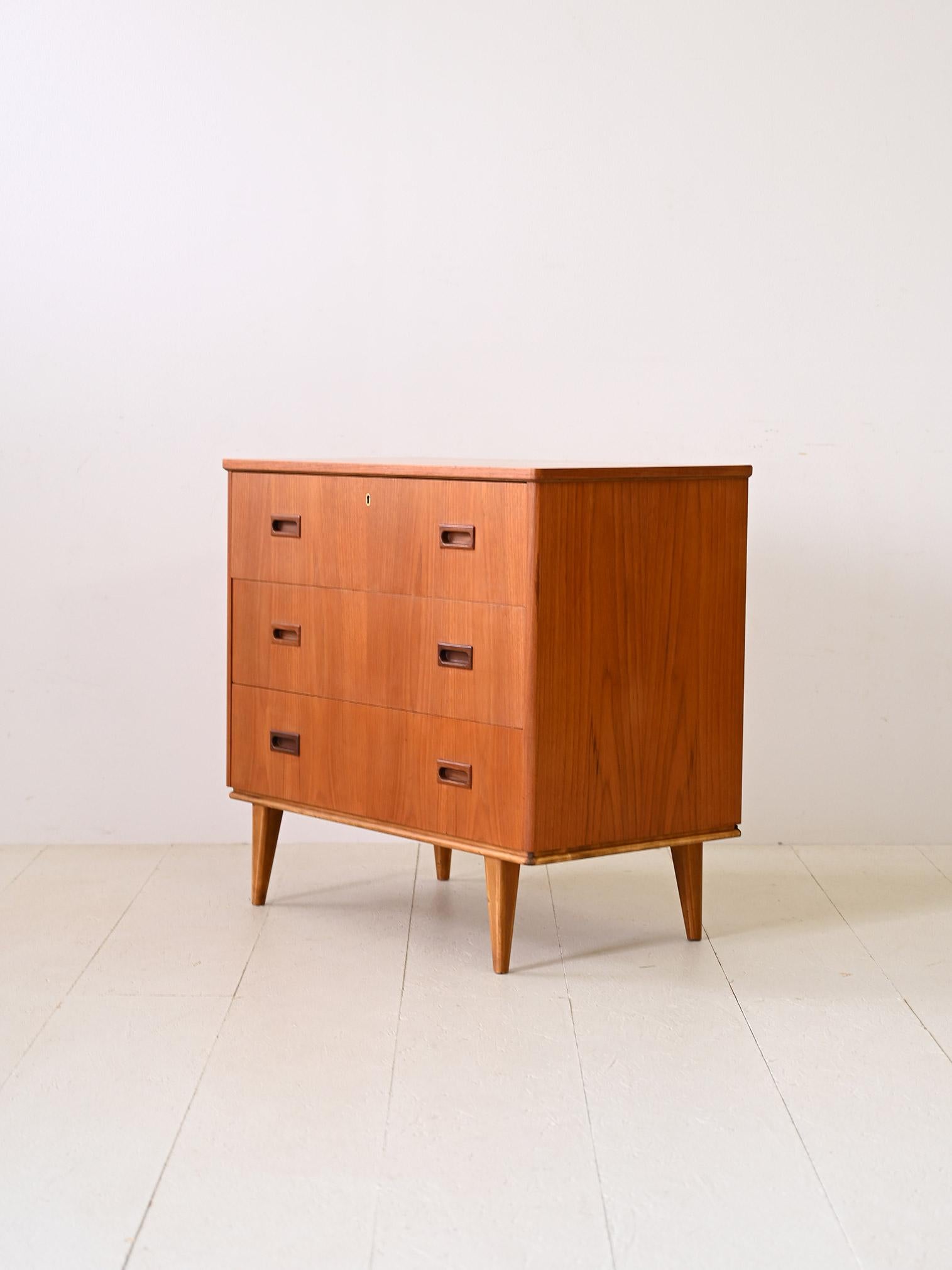Teak scandi chest of drawers with 3 drawers In Good Condition For Sale In Brescia, IT