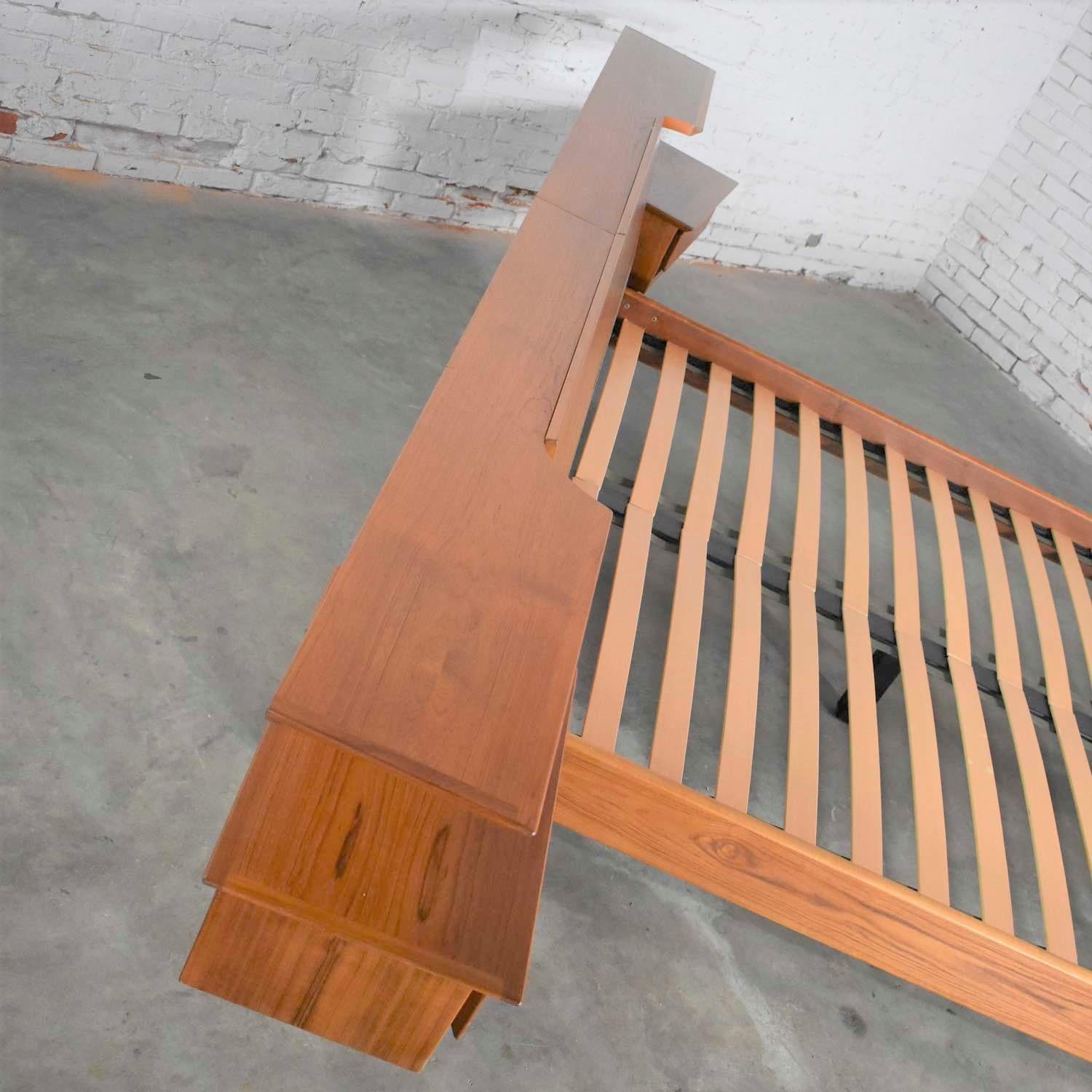 Teak Scandinavian Modern Cal King Storage Platform Bed & Swing-Arm Nightstands 5