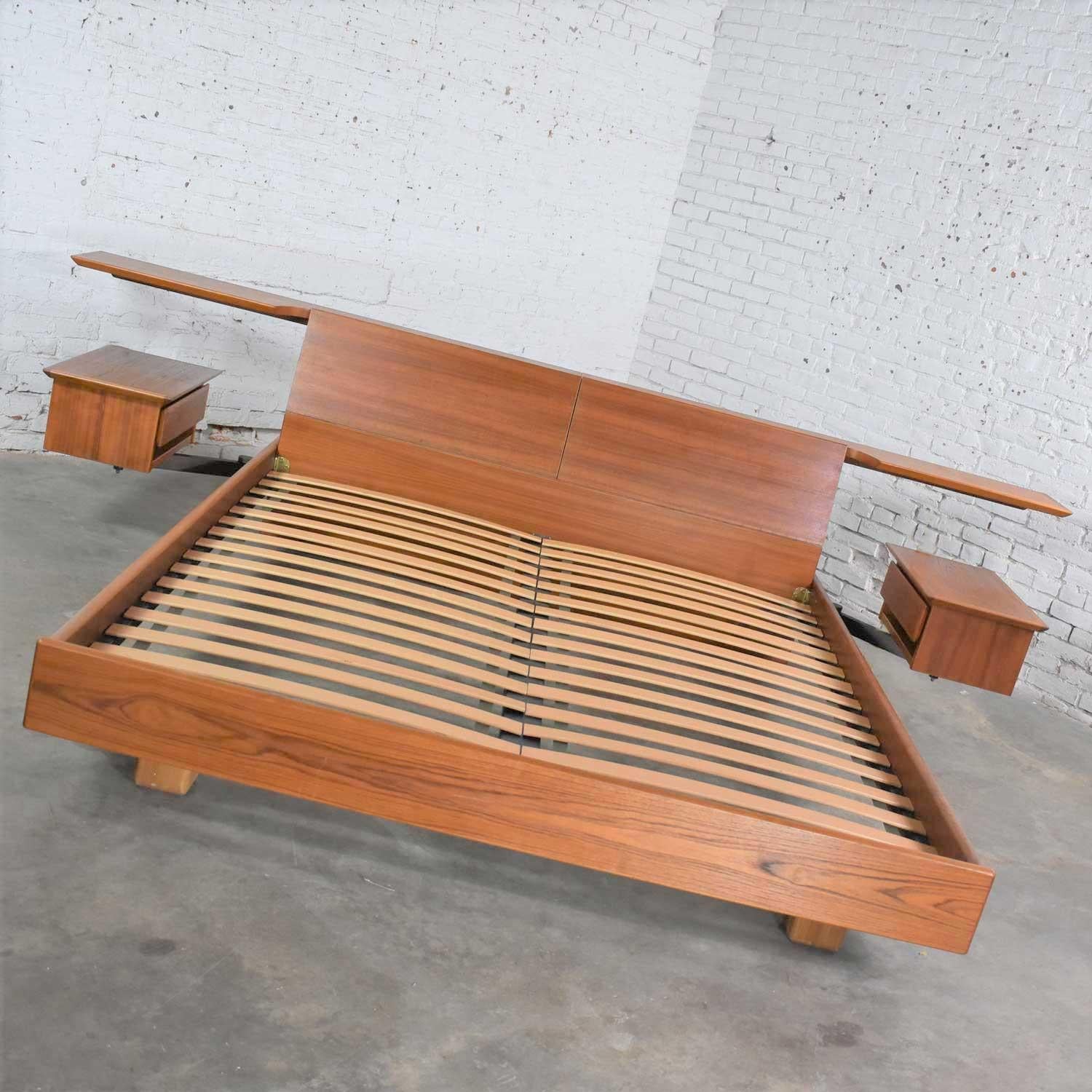 Teak Scandinavian Modern Cal King Storage Platform Bed & Swing-Arm Nightstands In Good Condition In Topeka, KS