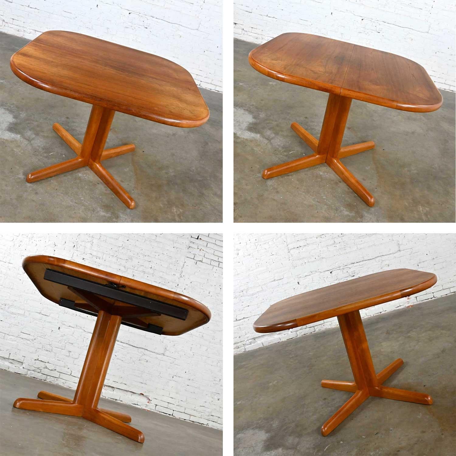 20th Century Teak Scandinavian Modern Expanding Dining Table 2 Leaves Style Niels Moller For Sale