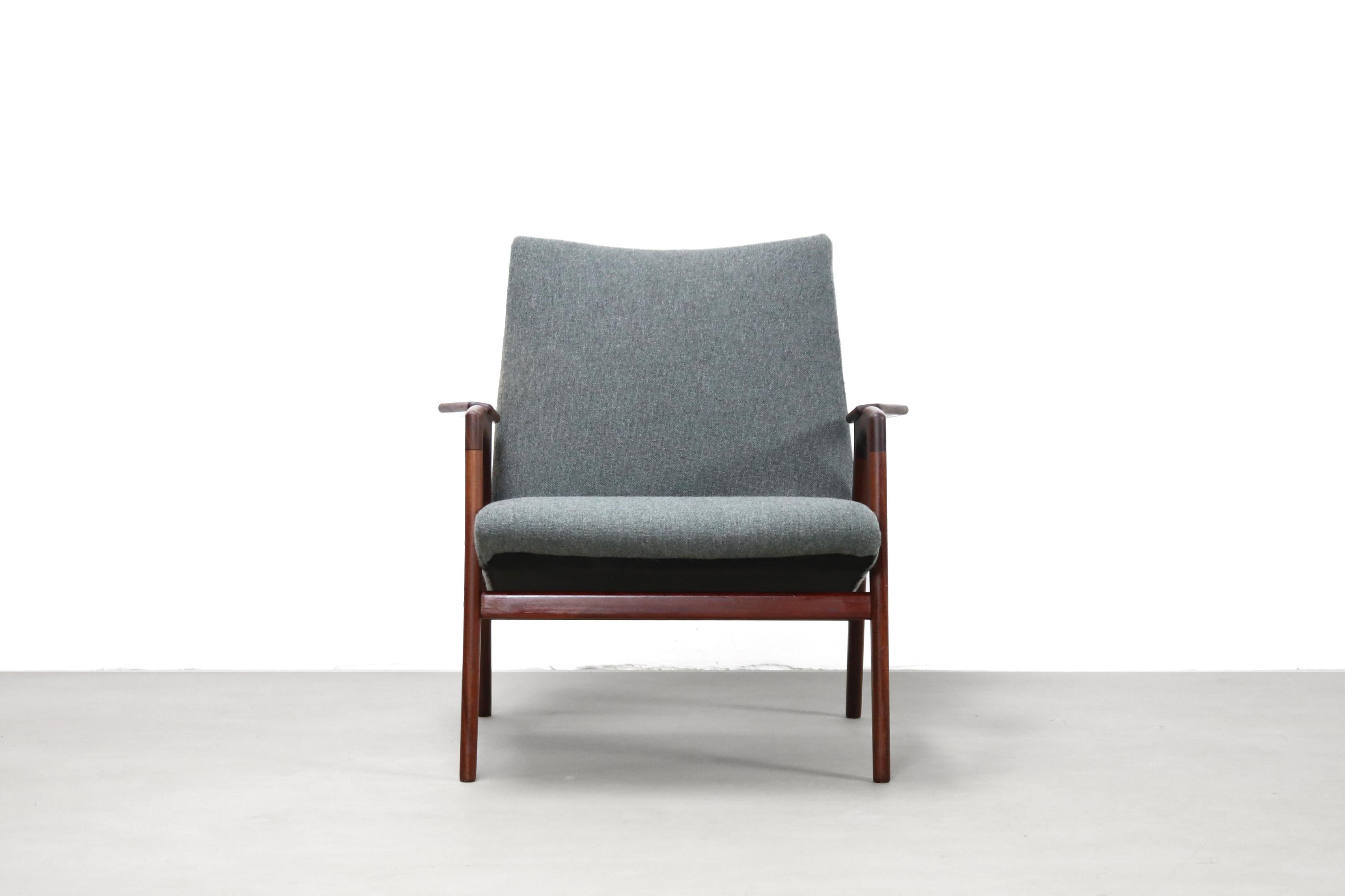 Beautiful and comfortable Ruster armchair designed by the Swedish designer Yngve Ekstrom for Swedese and sold in the Netherlands by Pastoe. It concerns the model with the low backrest, also called the ladies model. The original design of the Ruster
