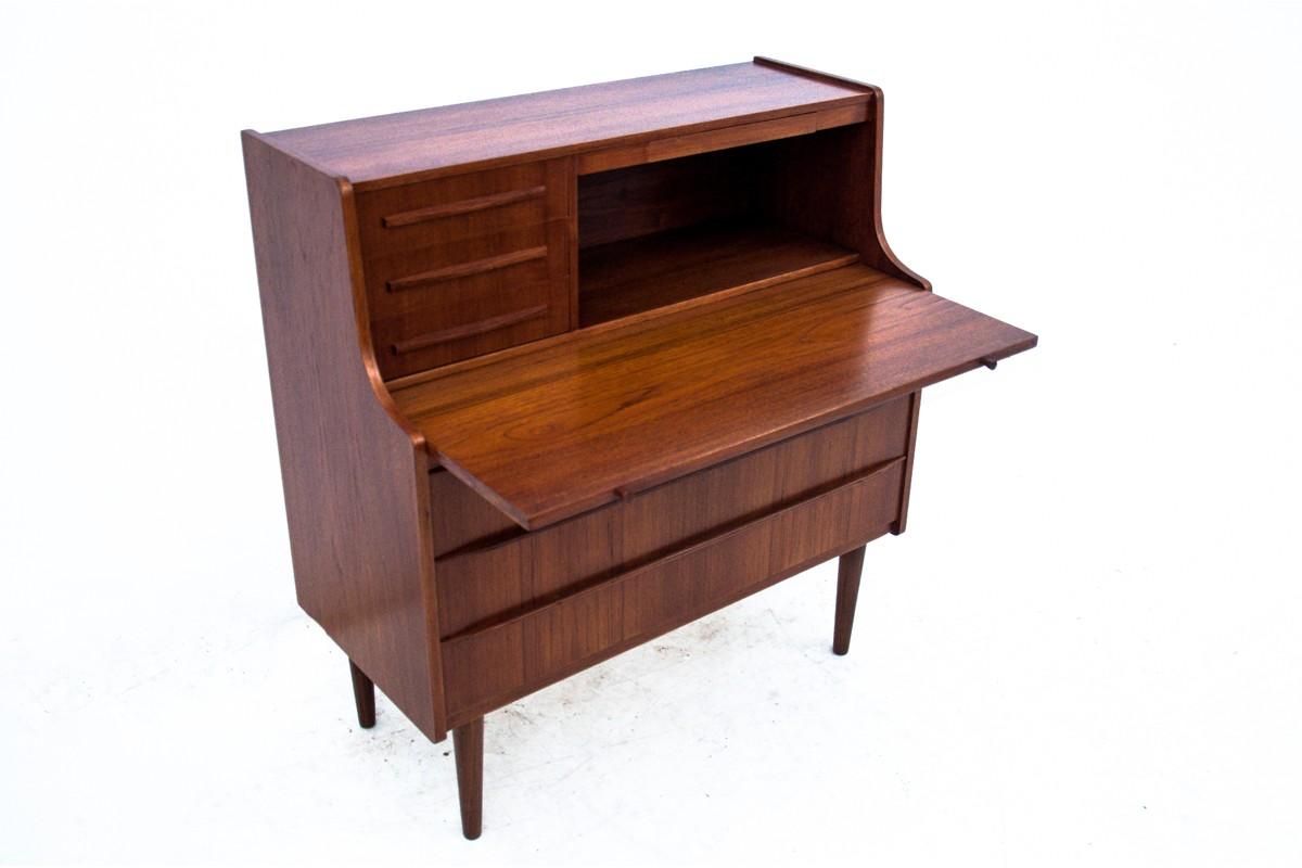 Secretary-Schreibtisch aus Teakholz, dänisches Design, 1960er Jahre, neu lackiert im Zustand „Gut“ im Angebot in Chorzów, PL
