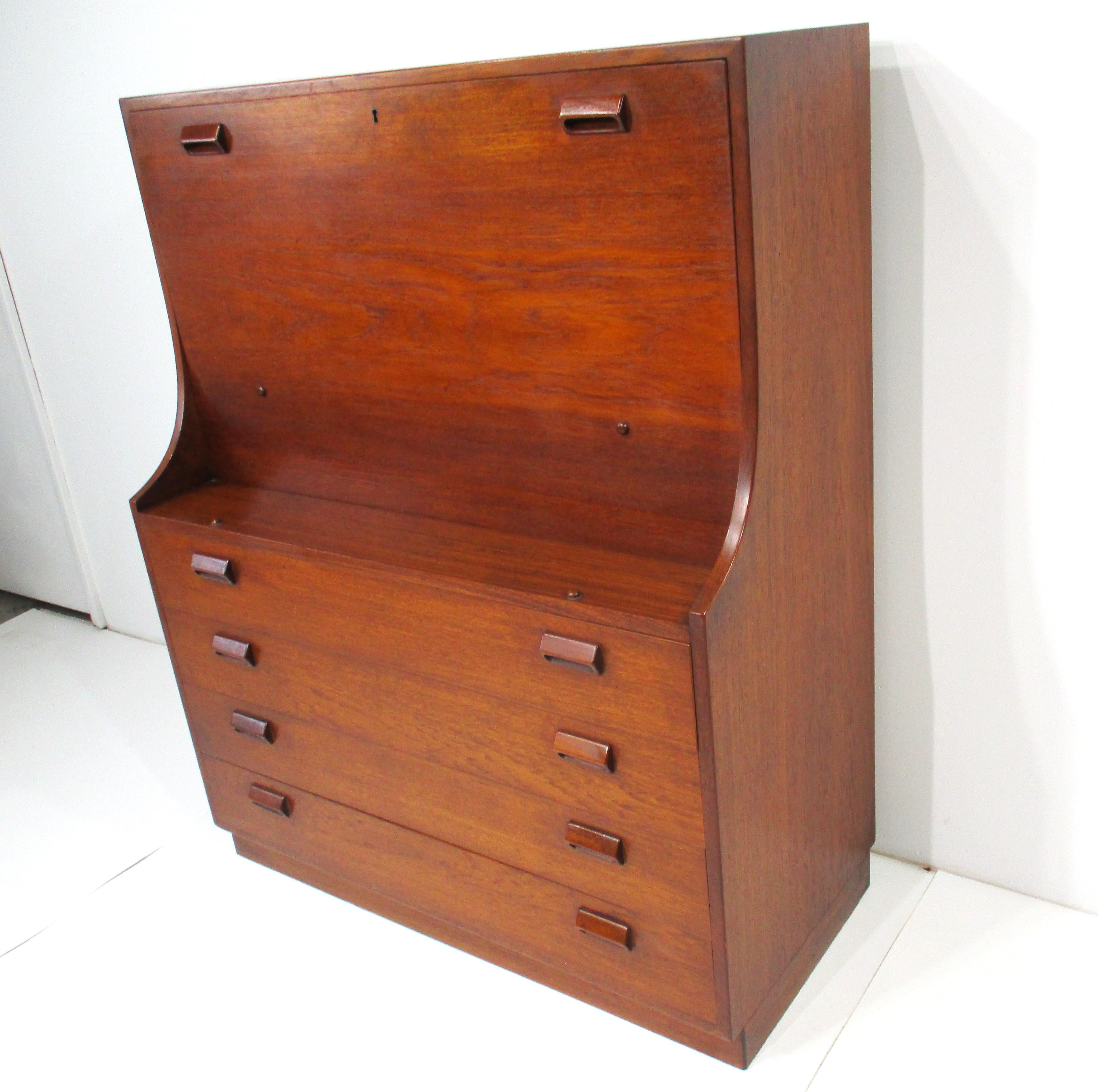 Danese Cassettone in teak di Borg Mogensen per Soborg Danimarca in vendita