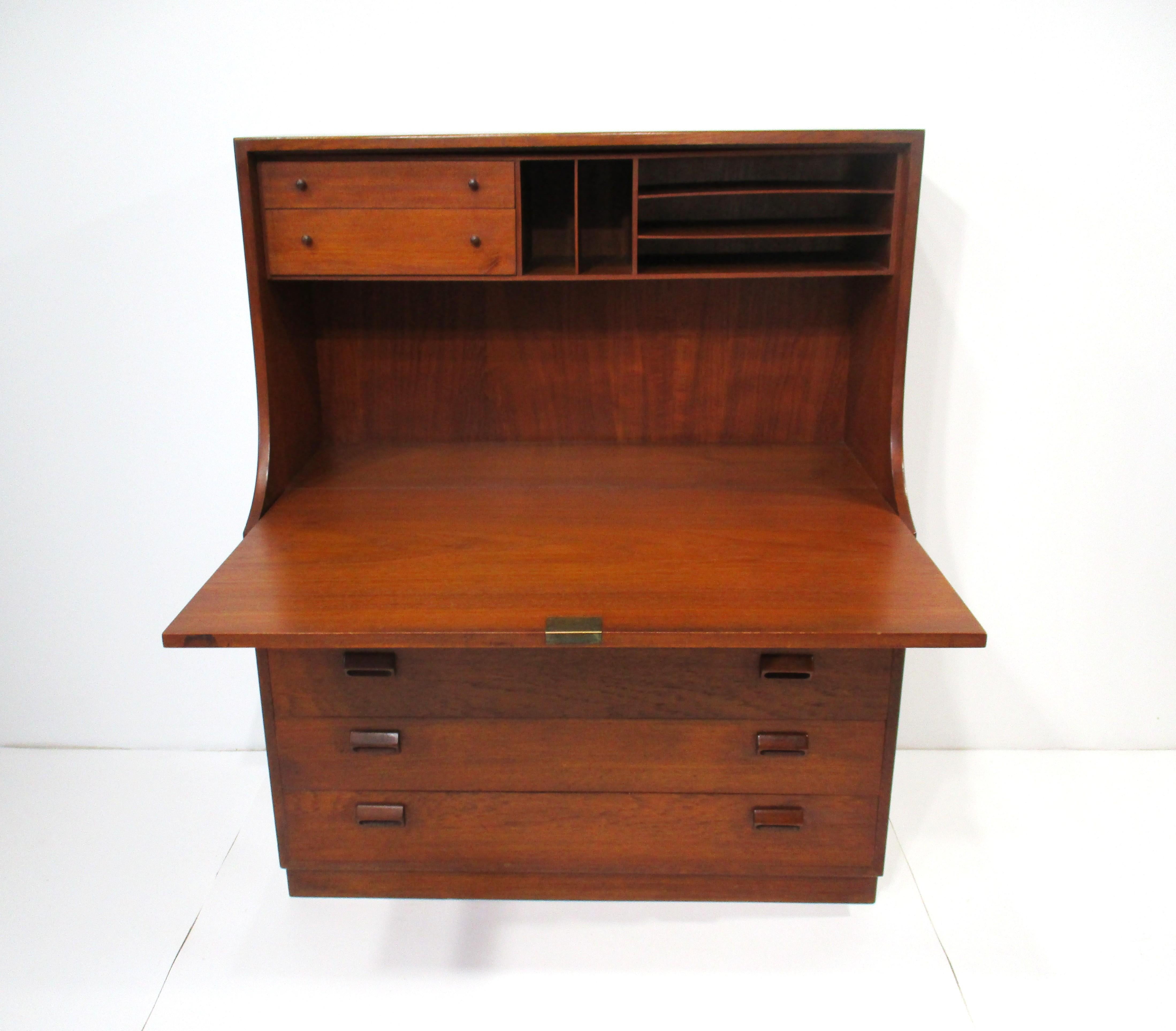 Cassettone in teak di Borg Mogensen per Soborg Danimarca In condizioni buone in vendita a Cincinnati, OH