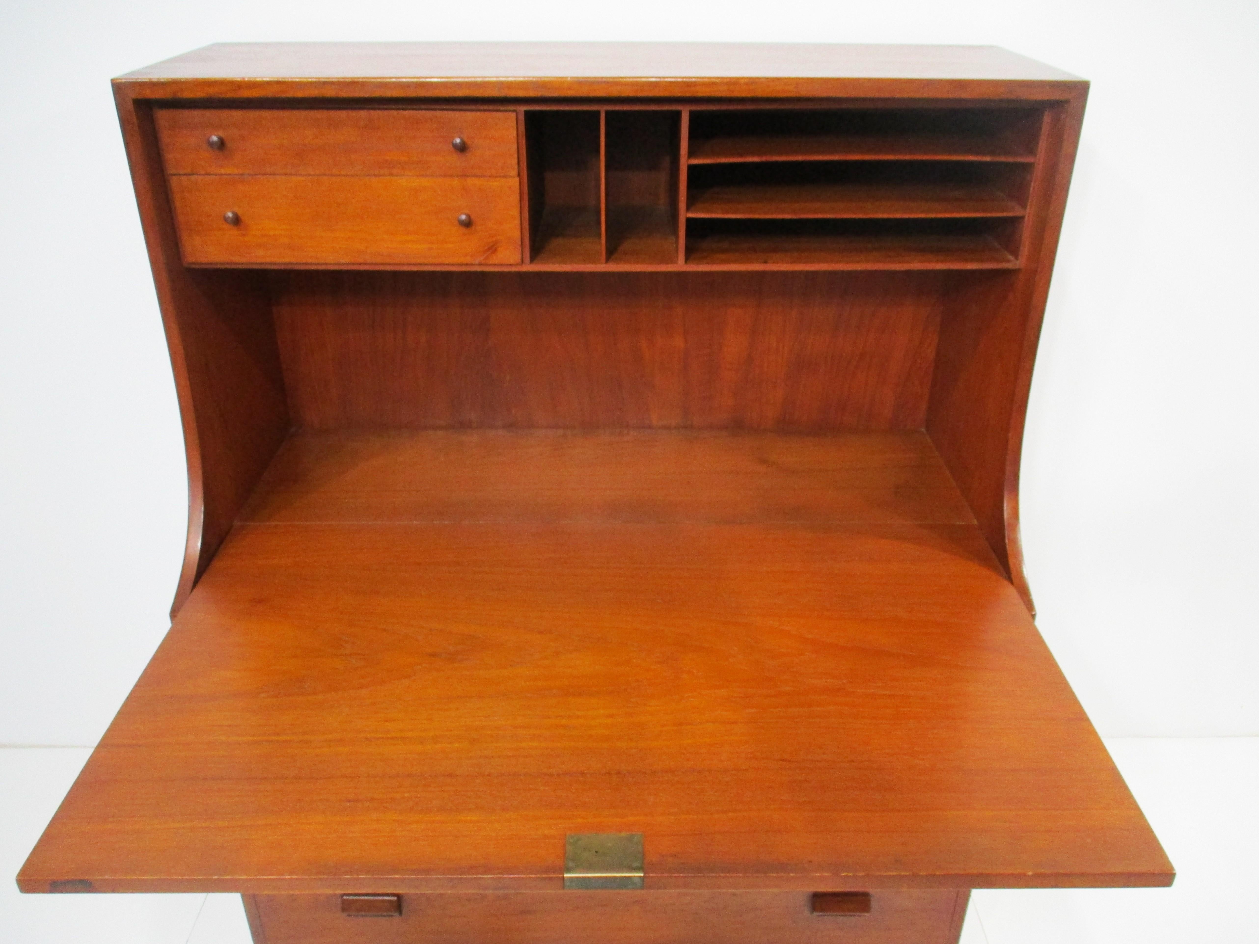 Cassettone in teak di Borg Mogensen per Soborg Danimarca in vendita 1