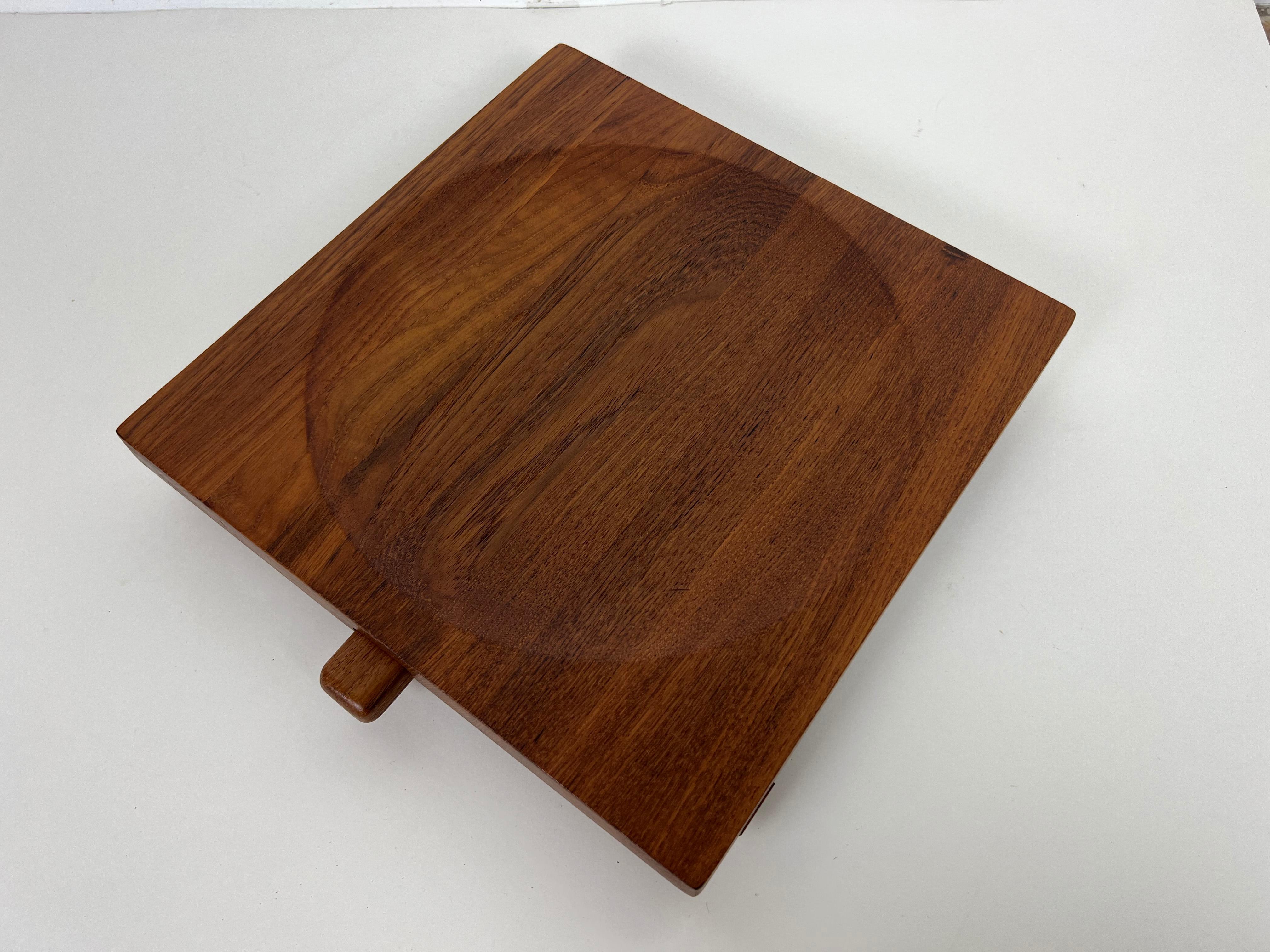 Teak Serving Board with Magnetic Knife by Jens Quistgaard for Dansk In Excellent Condition In Fort Lauderdale, FL
