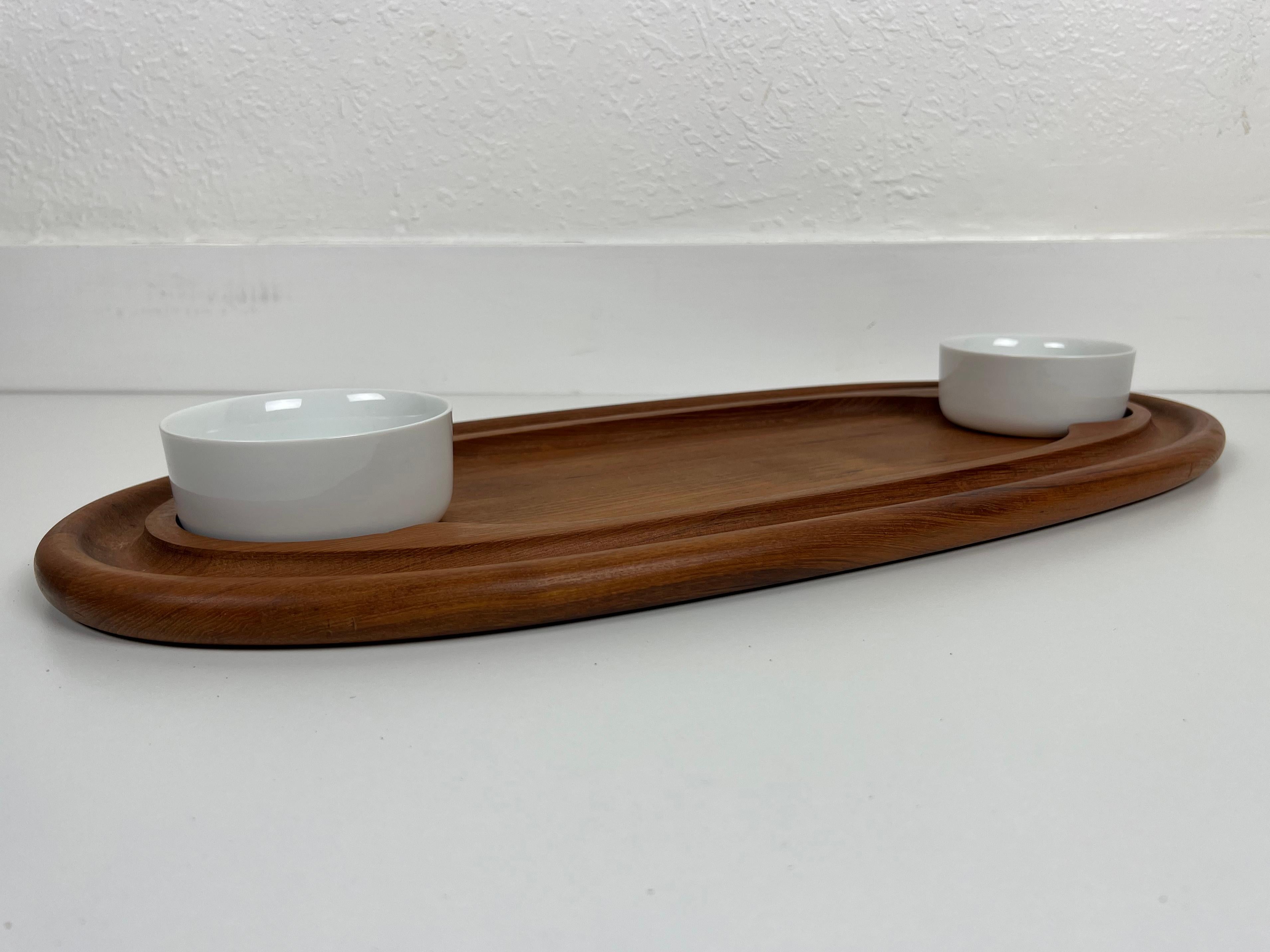 Vintage teak serving tray with 2 ceramic serving bowls designed by Jens Quistgaard for Dansk. 

Designer: Jens Quistgaard

Manufacturer: Dansk

Year: 1970s

Style: Mid-Century Modern / Scandinavian 

Dimensions: 22.5